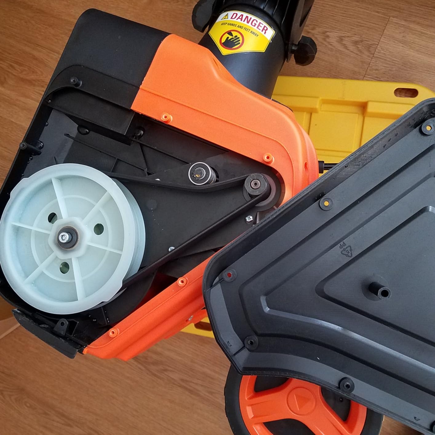 VEVOR Electric Snow Blower, 20 inch 15A Corded Snow Thrower with Dual LED Headlights & 180 Degree Rotating Chute, 25FT Throwing Distance, 12