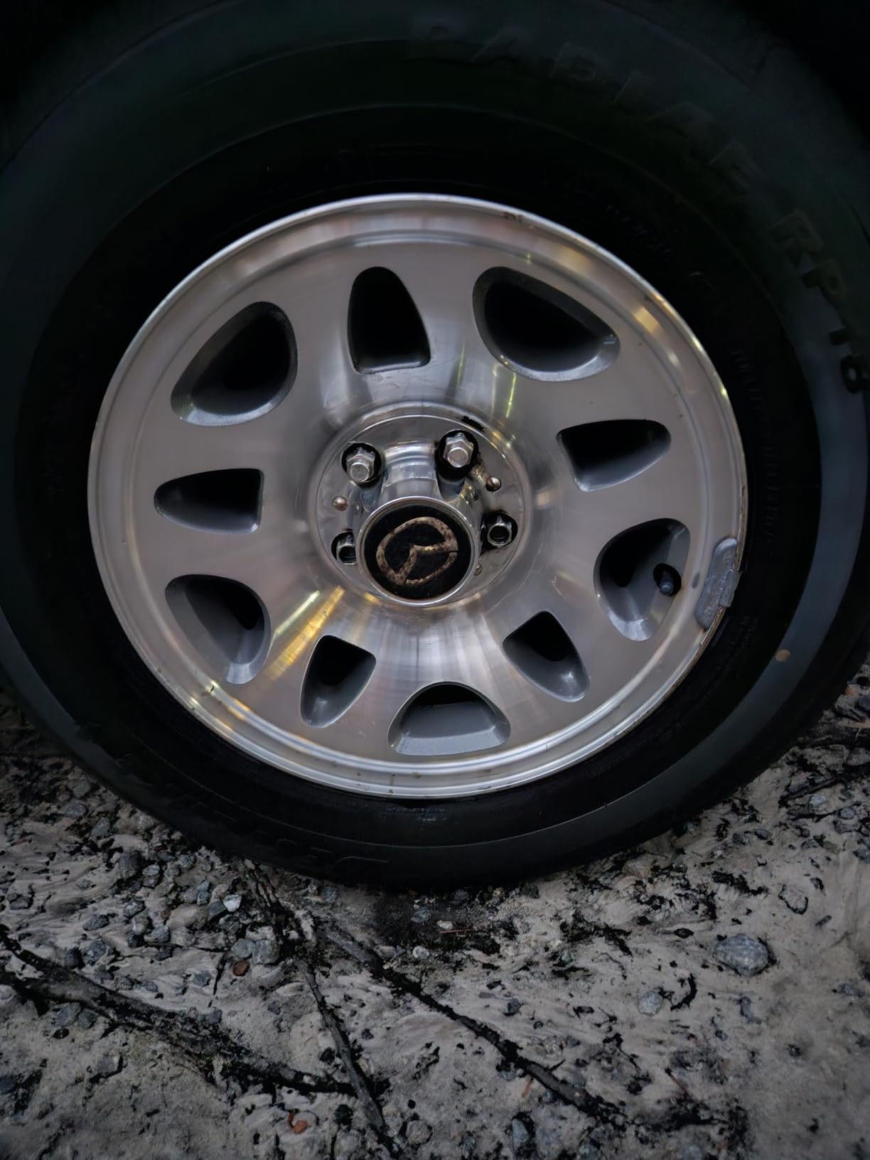 Carfidant Rim Reactor Wheel and Rim Cleaner Spray - Removes Brake Dust & Grime - Safe for BMW, Mercedes, Audi, VW & Porsche - No Scrub, pH Neutral, Non-Acidic Tire Cleaner - 32 fl oz customer photo 1