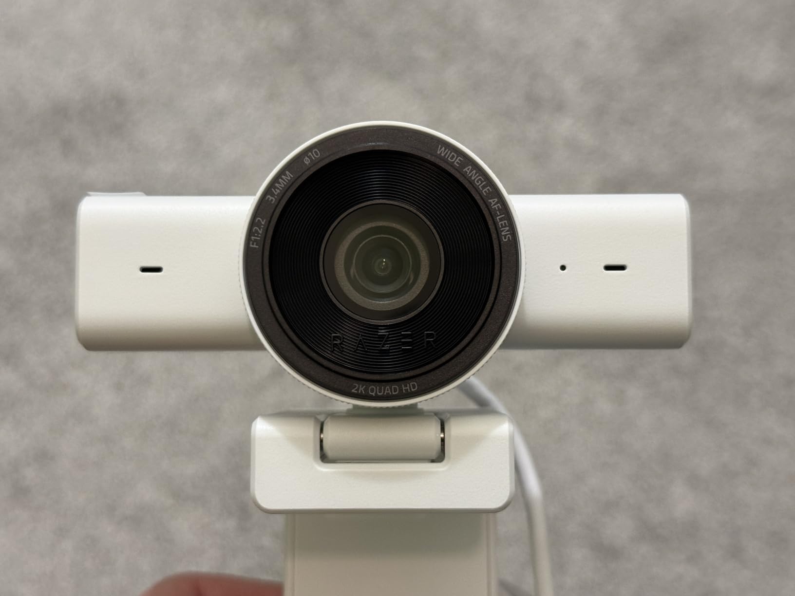 Razer Kiyo V2 X Streaming Webcam: 1440p 60 FPS - Auto Focus - Built-in Microphone - Wide Angle Lens - Integrated Privacy Shutter - Works with OBS, Xsplit, Streamlabs, Discord, Zoom, Teams - Black customer photo 2