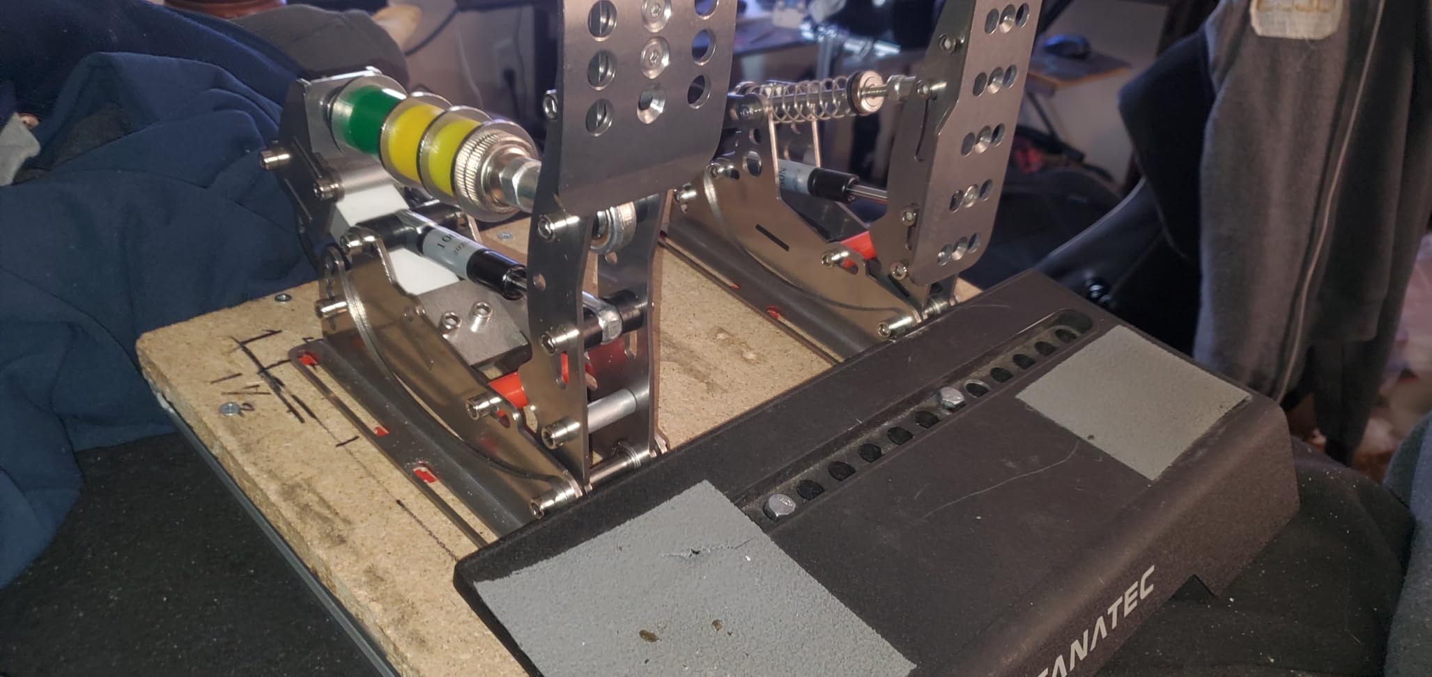 Simjack UT Pedals Sim Racing Pedals with 200KG Load Cell Brake and Hydraulic System for PC Racing Simulator Games (UT-P3-H3-DB) customer photo 1
