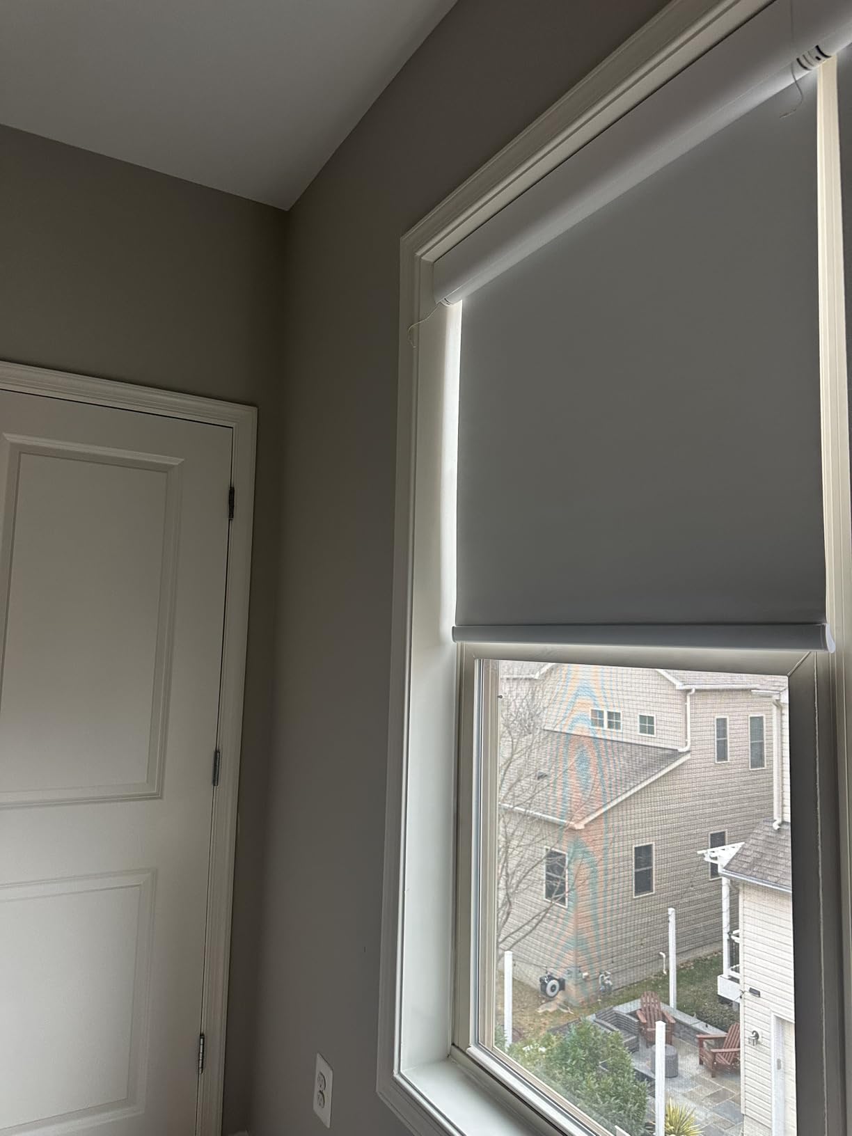 Kincmo No Drill Motorized Blinds with Remote, 100% Blackout Roller Shades for Windows, Custom Electric Blinds Compatible with Alexa, Apple Homekit, Google Home (100% Blackout Classic White) customer photo 2