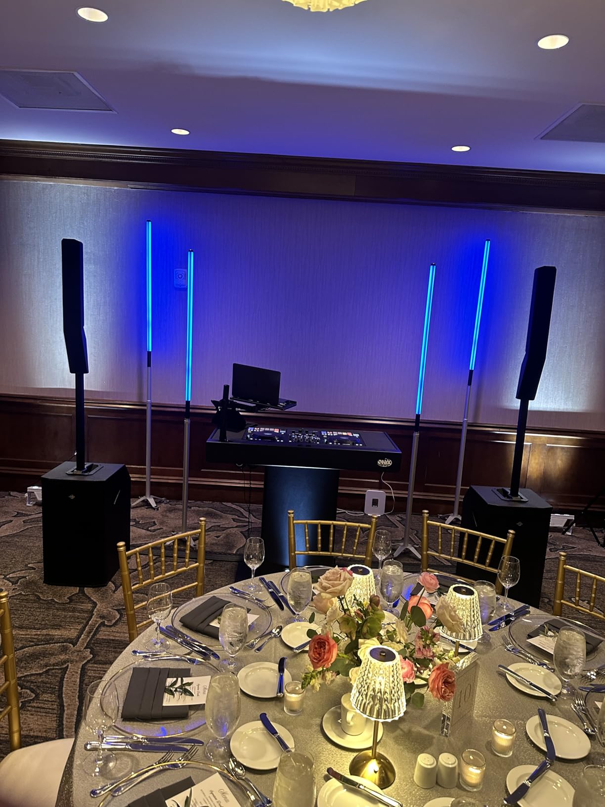 LOTAWAY EQ-1000 Powered Column PA System with 15