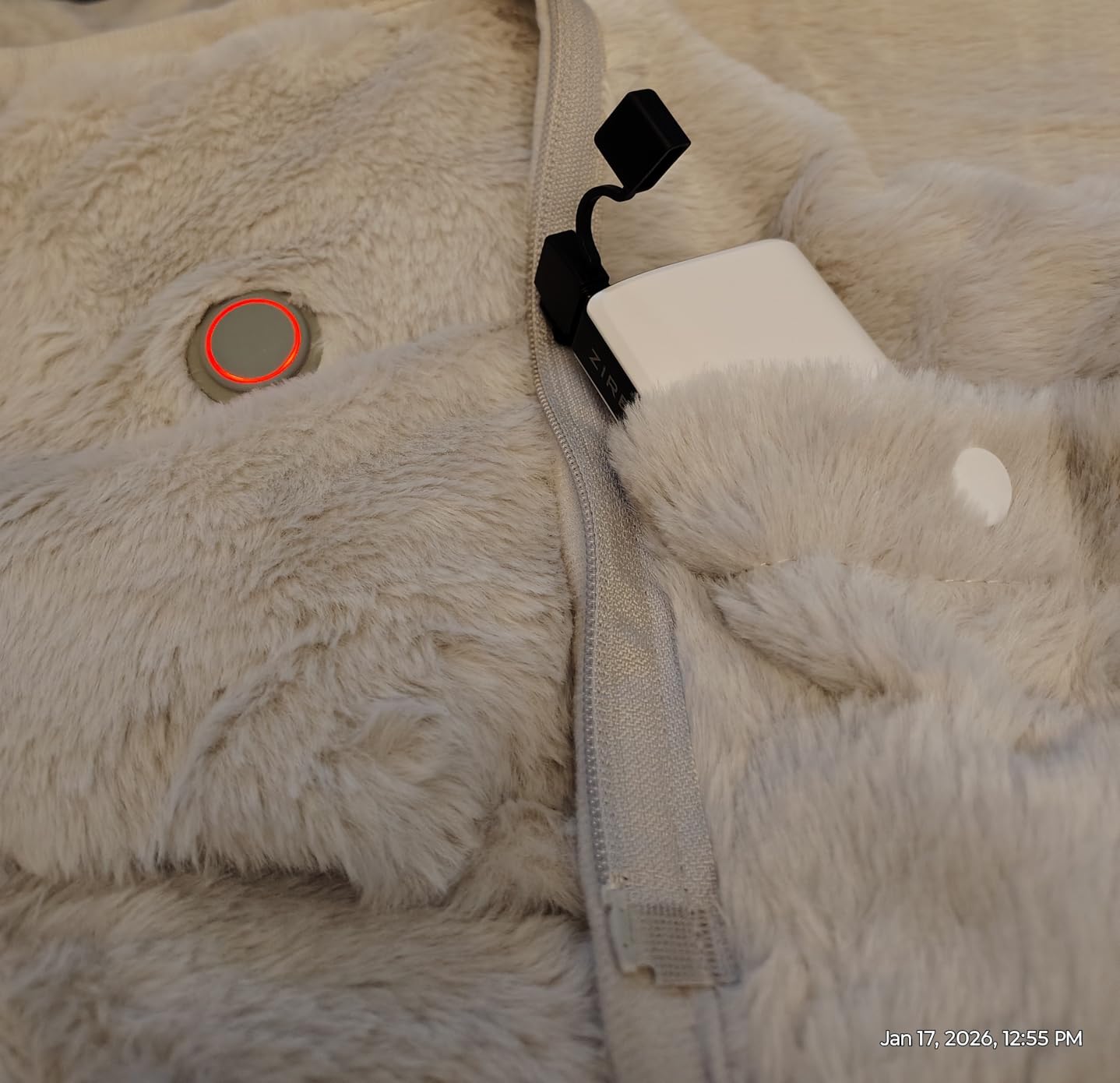 Zireot Cordless Heated Blanket, Battery Operated & Rechargeable Throw - Portable Electric Blanket with Far-Infrared Heating, Faux Rabbit Fur, 9000mAh Battery Powered, Travel, Office & Outdoor Use customer photo 2
