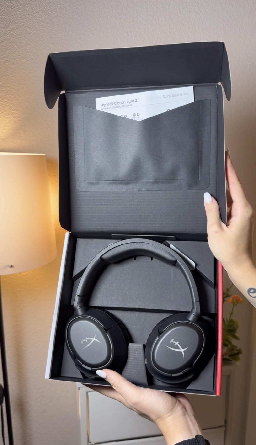 HyperX Cloud Flight 2 - Wireless Gaming Headset, Customizable RGB Lighting with Removable Earcup Plates, up to 100 Hours of Battery Life, 2.4GHz & Bluetooth, Multi-Platform Compatibility - White customer photo 1