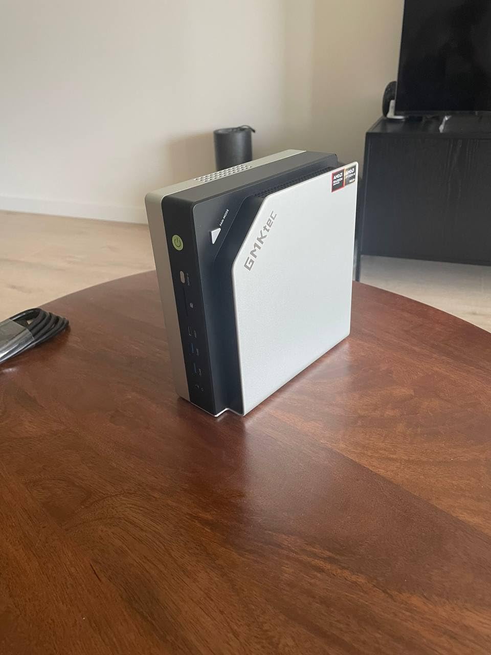 GMKtec EVO-X2 AI Mini PC AMD Ryzen AI Max+ 395 (up to 5.1GHz) Mini Gaming Computers, 96GB LPDDR5X 8000MHz (12GB*8) 2TB PCIe 4.0 SSD, Quad Screen 8K Display, WiFi 7 & USB4, SD Card Reader 4.0 customer photo 2