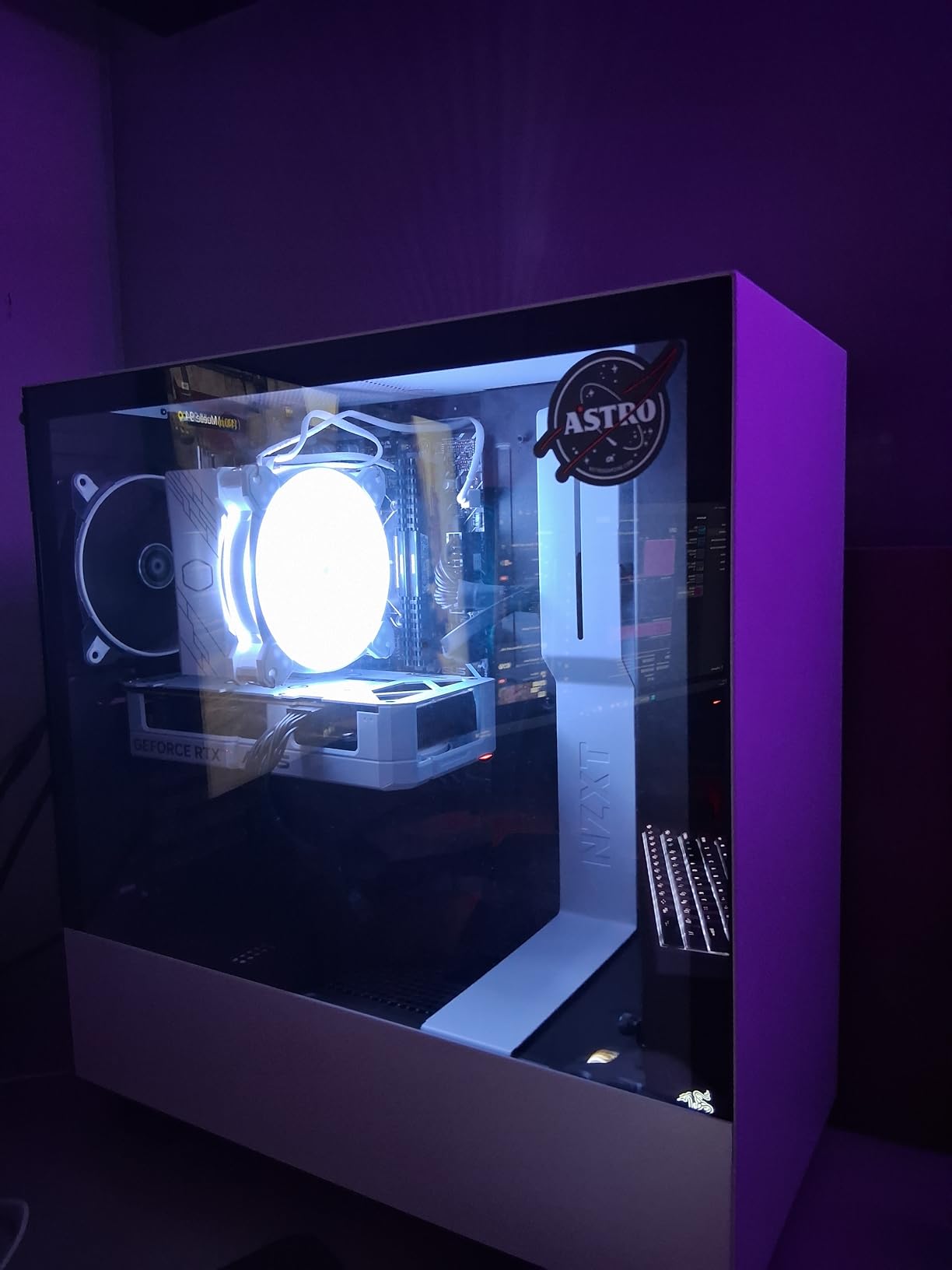 ASUS Dual GeForce RTX 5060 8GB GDDR7 White OC Edition Graphics Card customer photo 1