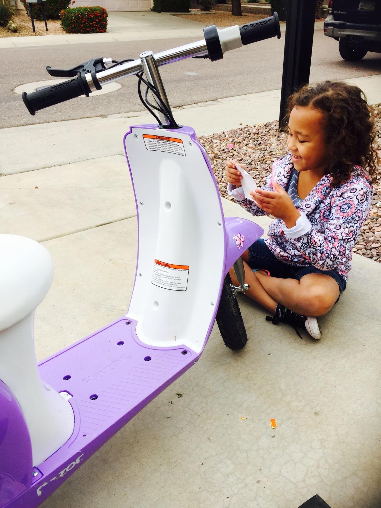 Razor Pocket Mod Electric Scooter Ride-On for Kids Ages 8+, 170 lb Max Weight - 250W Motor, Up to 15 Mph, 40-Min Run Time on High Speed, Twist-Grip Throttle, 12