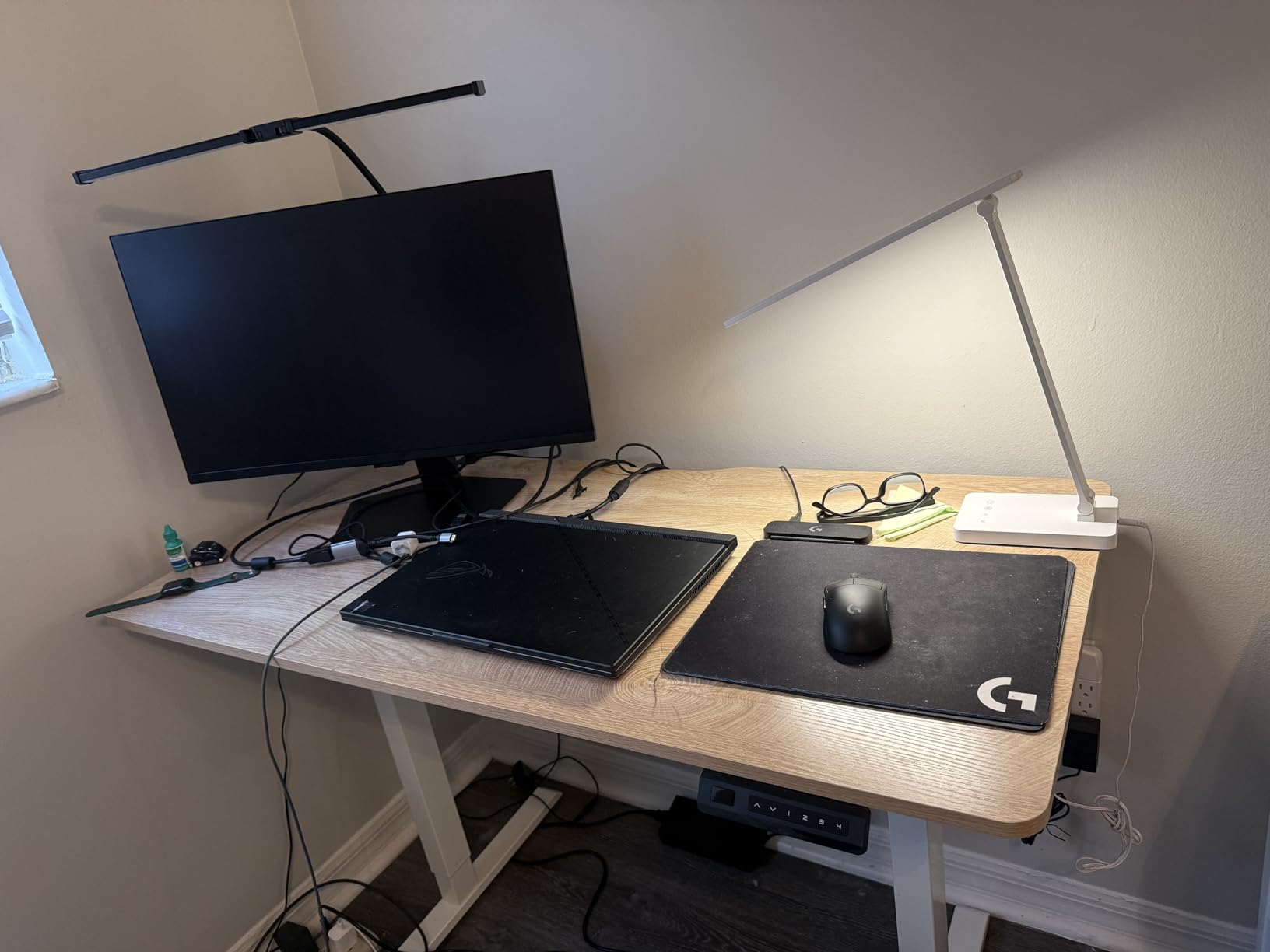 FEZIBO L Shaped Electric Corner Standing Desk, 55×32 inch Home Office & Computer Height Adjustable Table with 4 Memory Height Settings, Ergonomic Sit and Stand Desk with Splice Board, Black Top customer photo 1