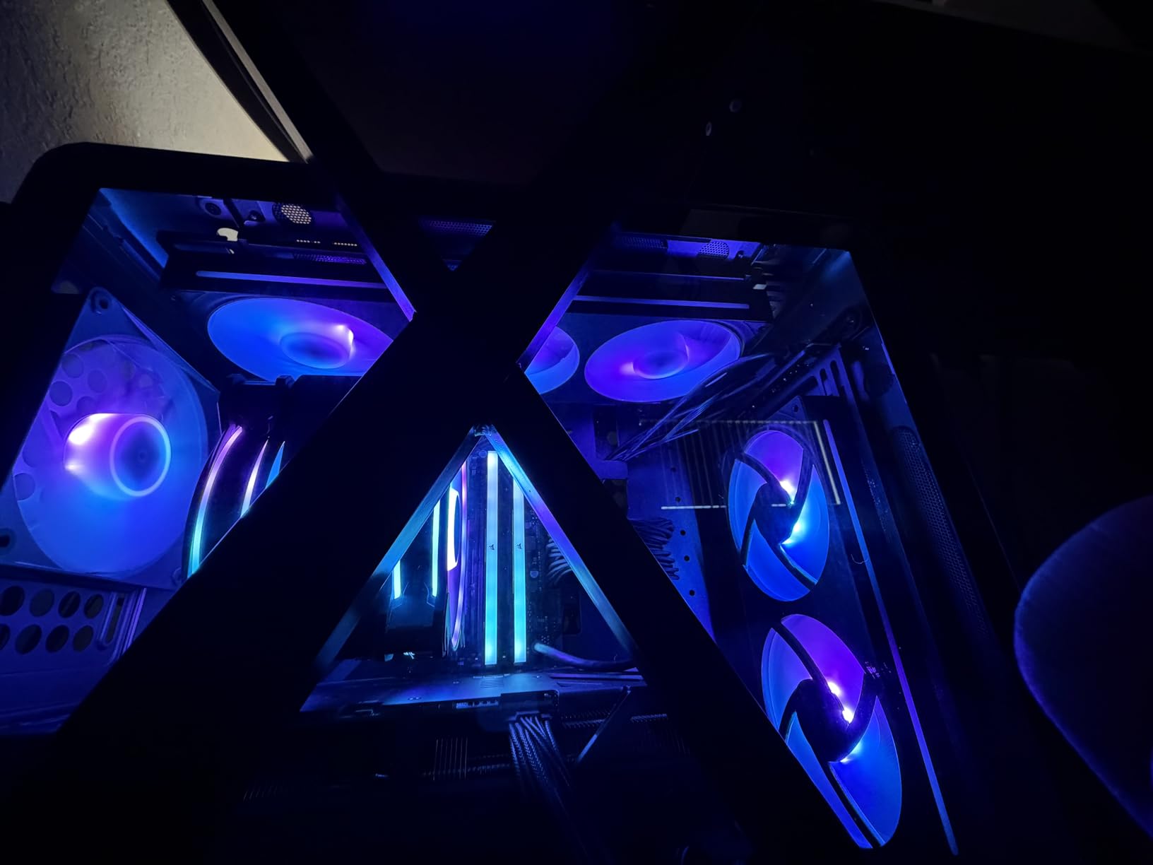 Cooler Master QUBE 540 ATX Mid-Tower PC Case - Highly Customizable Modular Computer Chassis with Movable I/O Panel, Multi-Position PSU Mount, Tempered Glass Panel & Portable Handles - Moonstone customer photo 1
