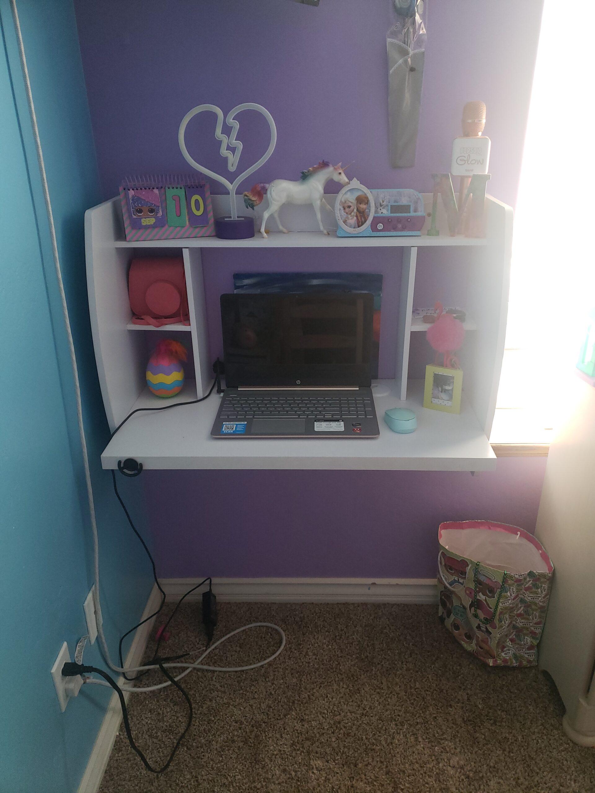 SoBuy Wall Mounted Folding Table, Foldable Floating Desk for Small Spaces, Fold Down Workstation Table with Adjustable Shelf for Home Office, Bedroom or Kitchen, White FWT07-II-W customer photo 1