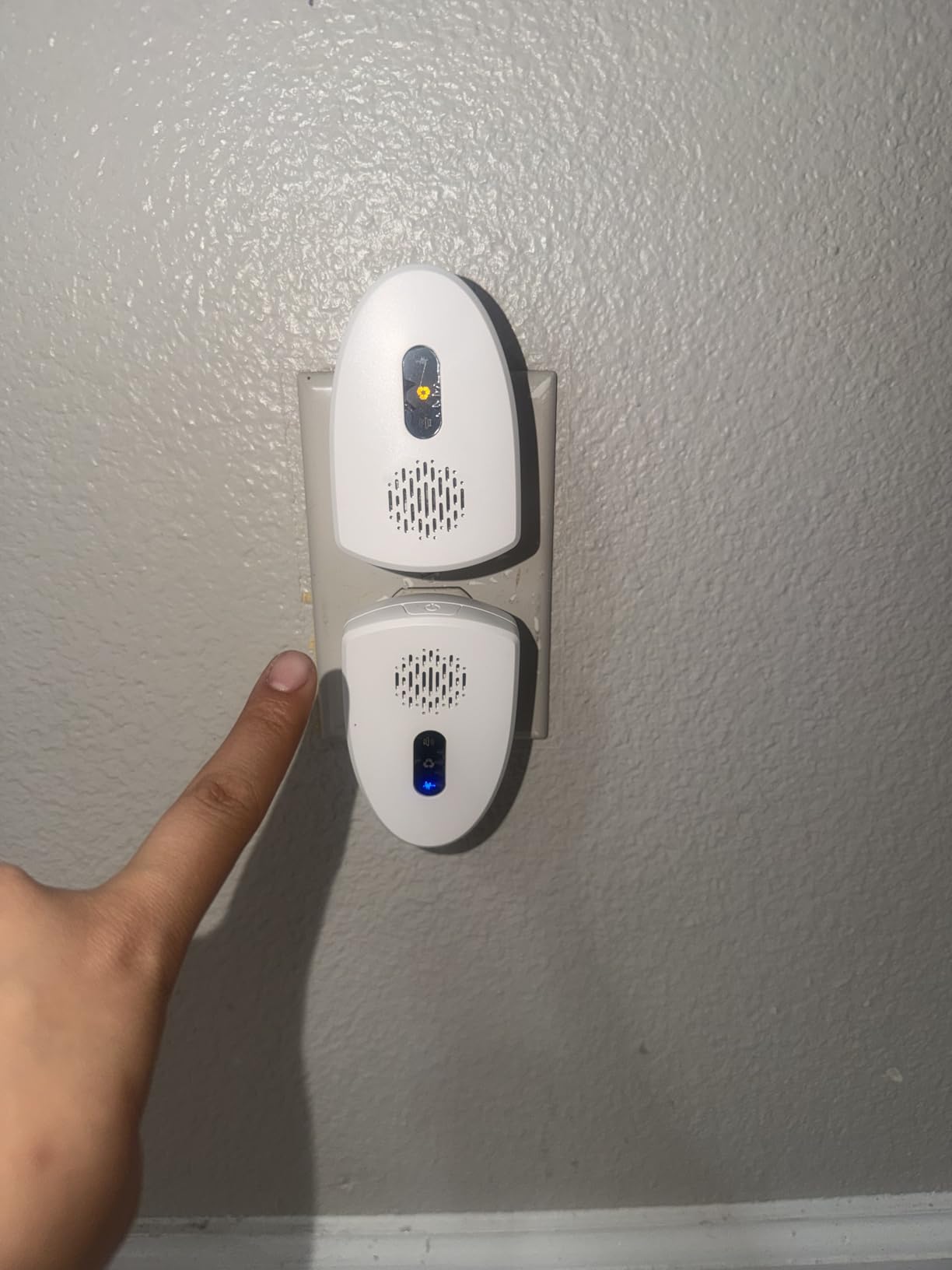 2026 Upgraded Ultrasonic Pest Control Repeller, Mouse Repellent Indoor for Spider Bug Roach Ant Mosquito Rat Mice Insect Deterrent, Mouse Rodent Repellent Ultrasonic Plug in, 3 Mode Switching, 2 Pack customer photo 2