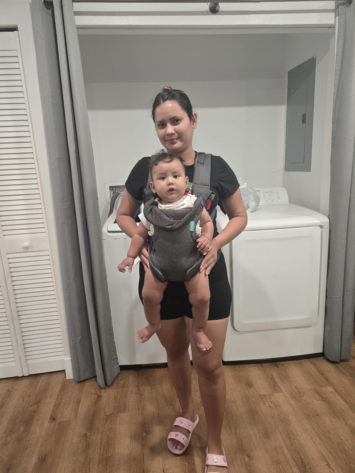 Infantino Flip Luxe 4-in-1 Convertible Baby Carrier, Ergonomic Infant to Toddler Carrier, Updated Lumbar Support, Premium Herringbone Fabric, Elevated Accents, Hands-Free Comfort, 7-35 lbs, Affogato customer photo 2