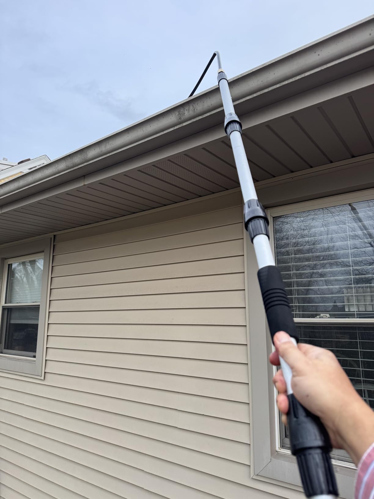 LAANPOLE Gutter Cleaning Tools from The Ground, 24FT Reach Rain Cleaner with Bendable Wand and Quick Connect Adapter for Garden Hose customer photo 2