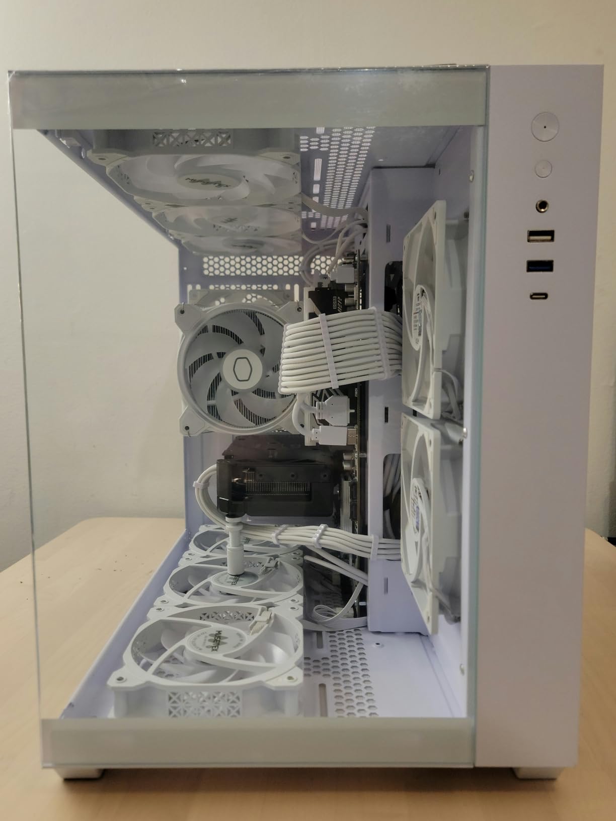 MUSETEX Y6 PC Case, Pre-Installed 7 Infinity Mirror PWM ARGB Fans, ATX Mid Tower Computer Case, Gaming PC Case with Type-C, 270° Full View Tempered Glass, White customer photo 2