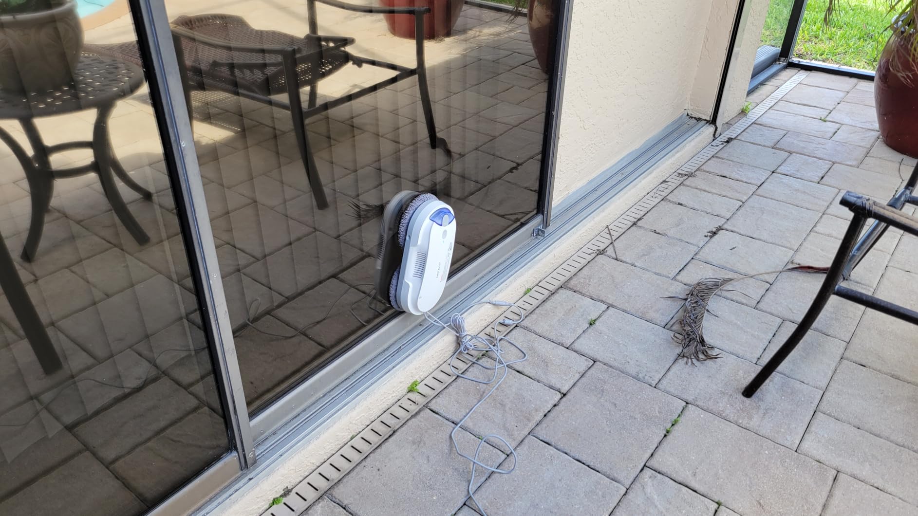 Window Cleaning Robot - 2400-3200Pa Suction, Dual Ultrasonic Spray, 85ml Tank, Edge Detection, Anti-Drop, 3 Cleaning Modes for Streak-Free Glass customer photo 1
