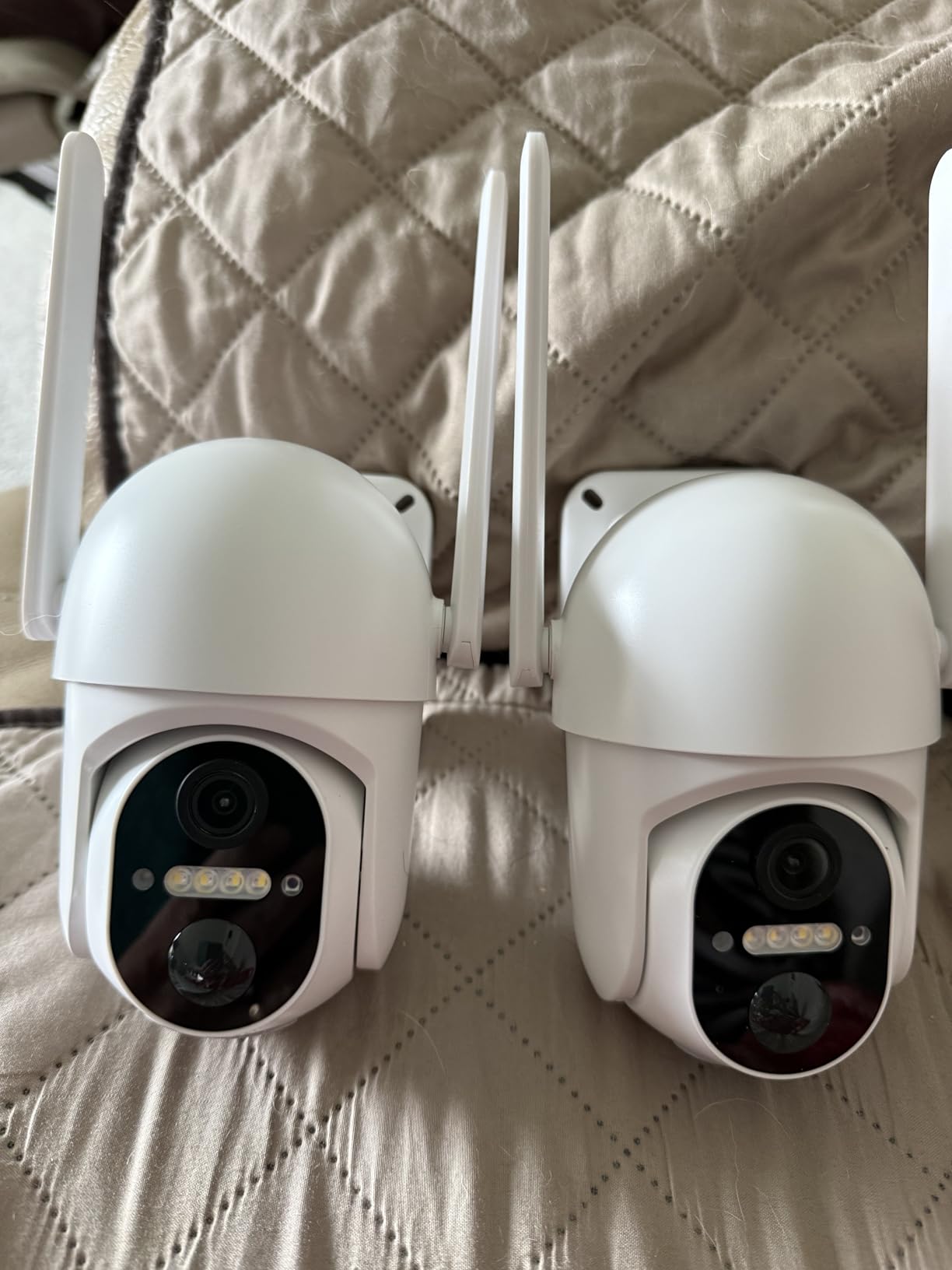 ELYSOO 4G LTE Cellular Security Camera, 2 Pack Solar Powered Outdoor Cameras No WiFi Needed for Farm&Ranch, 360° View, 2K Night Vision, Includes SIM Card(Support Verizon/AT&T/T-Mobile) - White customer photo 2
