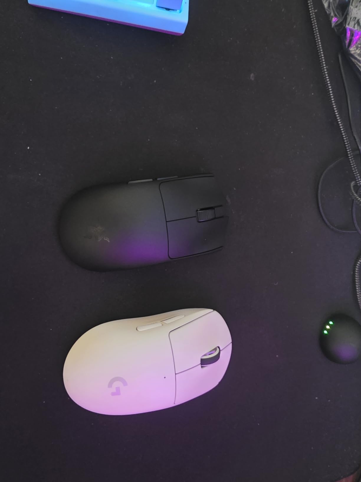 Razer Viper V4 Pro Wireless Esports Gaming Mouse - 49g Ultra Lightweight, Fast & Precise, 50K DPI Optical Sensor, 8K Polling, Gen-4 Optical Switches, Scroll Wheel, USB-C Charging, for PC & Mac - Black customer photo 2