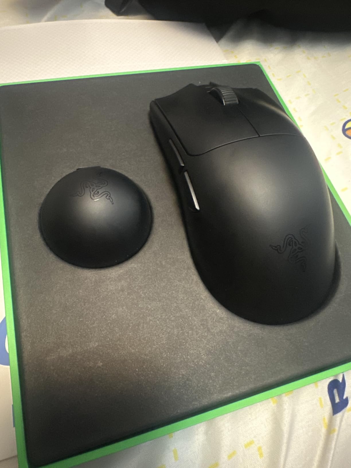 Razer Viper V4 Pro Wireless Esports Gaming Mouse - 50g Ultra Lightweight, Fast & Precise, 50K DPI Optical Sensor, 8K Polling, Gen-4 Optical Switches, Scroll Wheel, USB-C Charging, for PC & Mac - White customer photo 1