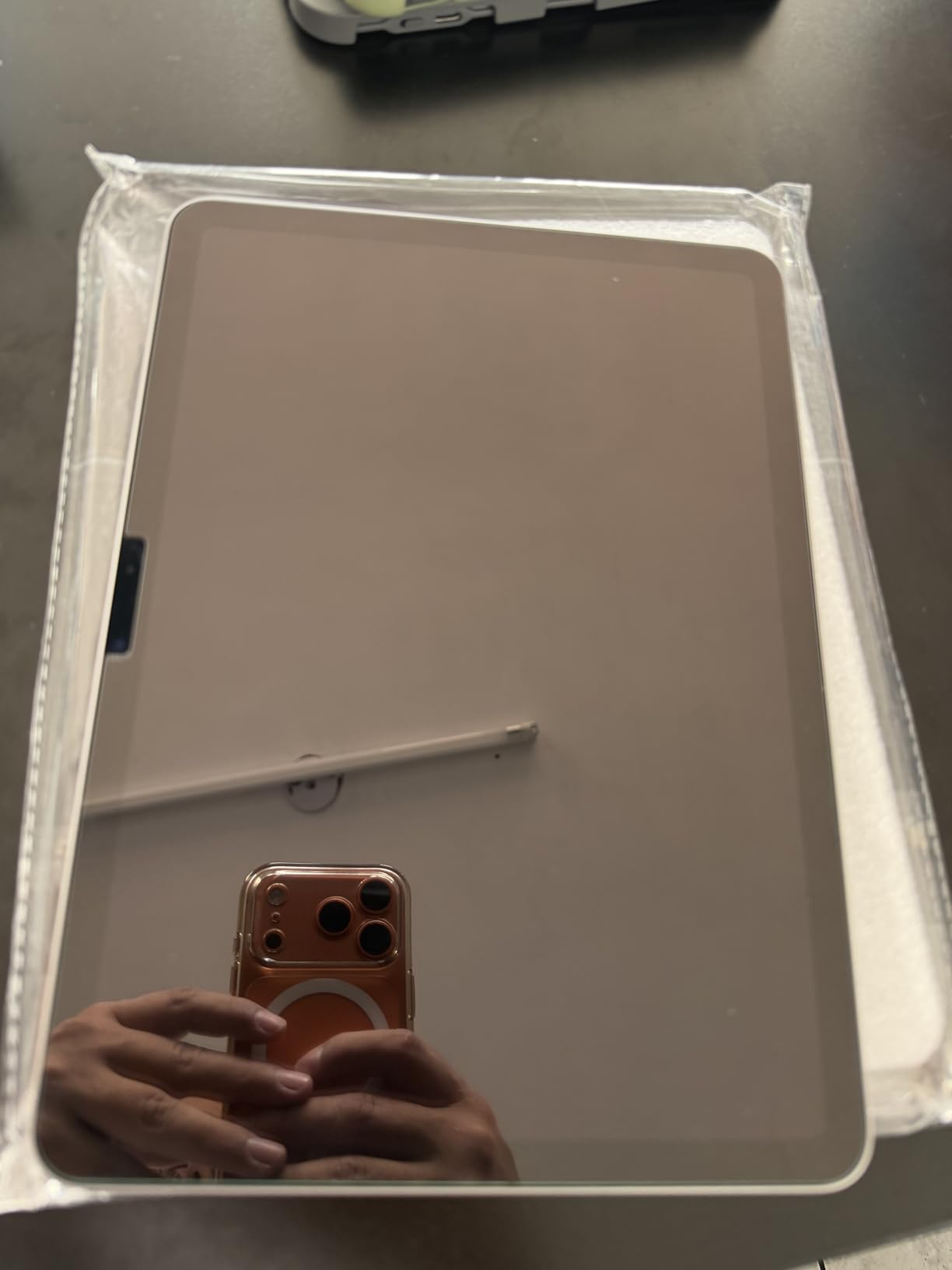 iPad Air 11-inch (M4): Liquid Retina Display, 128GB, 12MP Front/Back Camera, Wi-Fi 7 with Apple N1, Touch ID, All-Day Battery Life - Space Gray customer photo 2