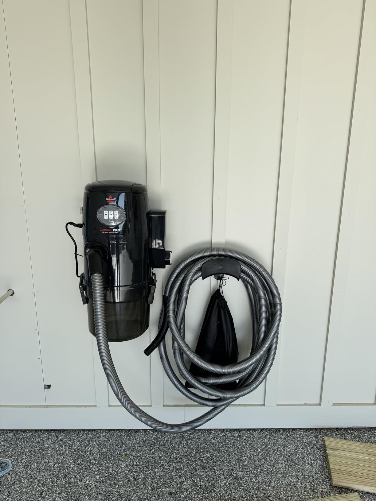 BISSELL Garage Pro Wall-Mounted Wet Dry Car Vacuum/Blower With Auto Tool Kit, 18P03 customer photo 1