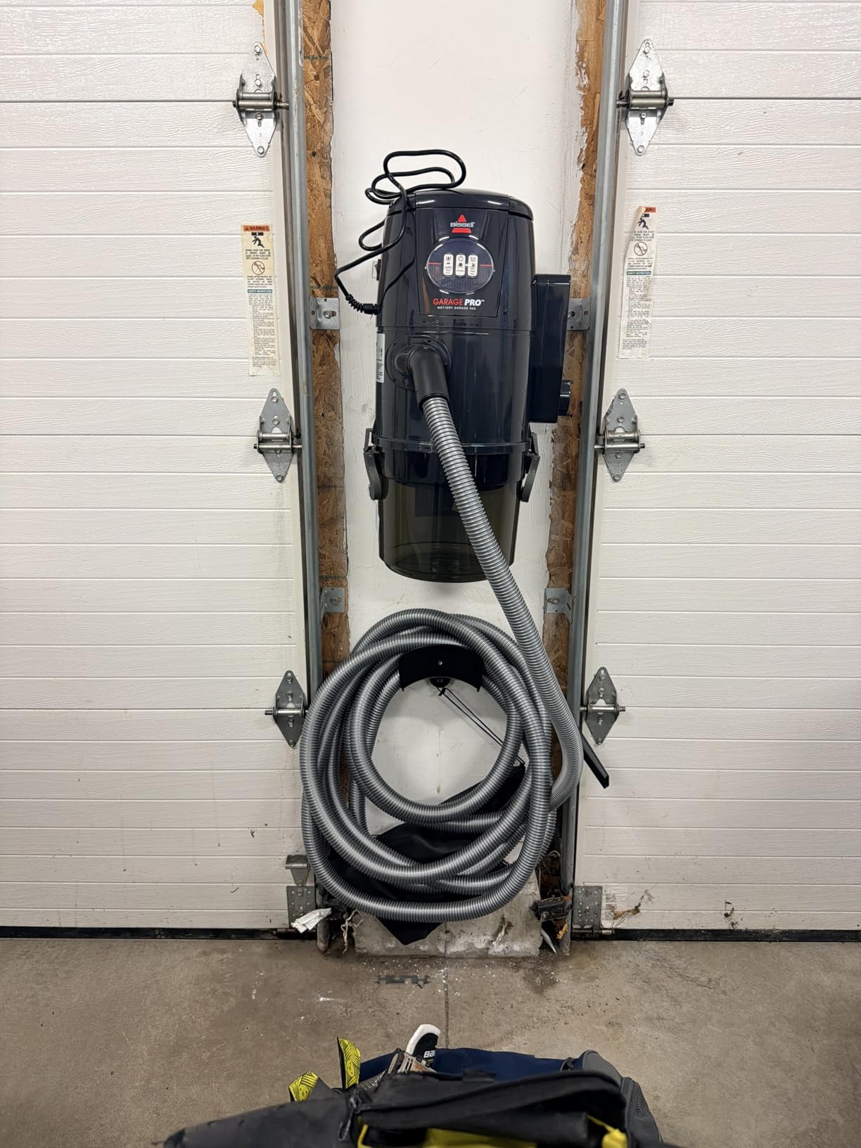 BISSELL Garage Pro Wall-Mounted Wet Dry Car Vacuum/Blower With Auto Tool Kit, 18P03 customer photo 2