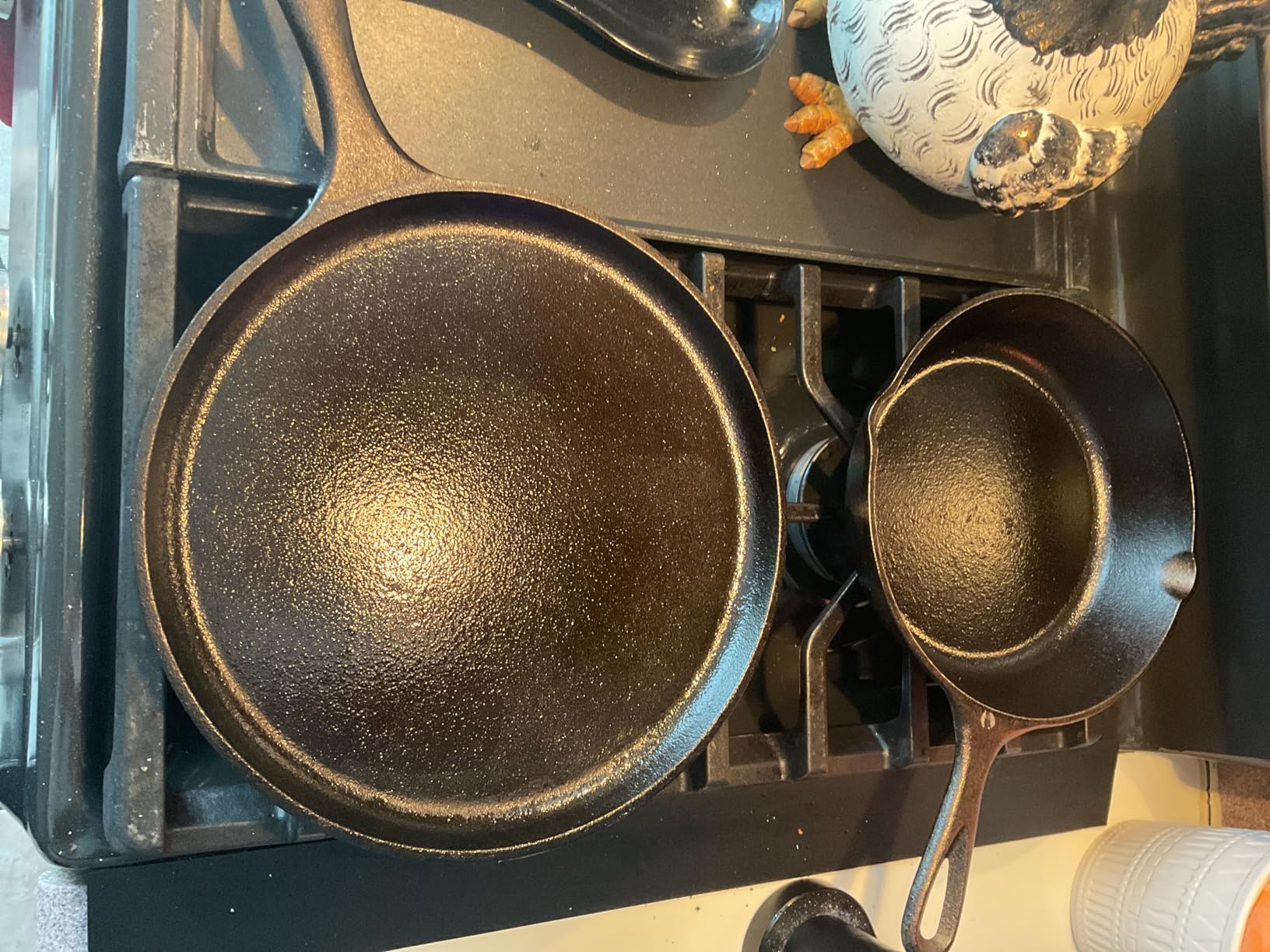 Lodge Cast Iron Set - Pre-Seasoned Kitchen Set - Skillets, Griddle & Dutch Oven Included - PFAS-Free Non-Toxic Cookware - 5-Piece Set customer photo 1