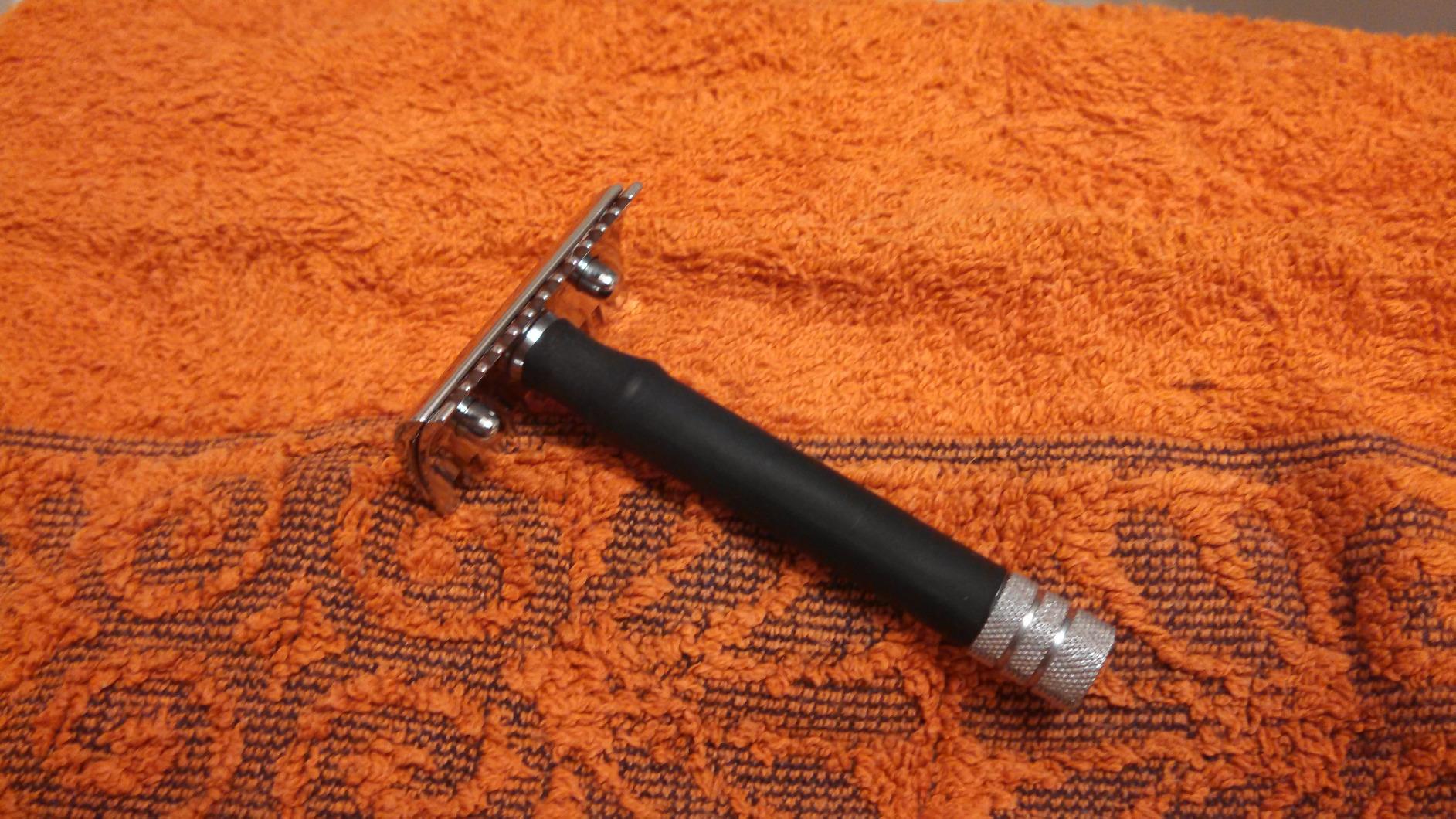 MERKUR 25C Double Edge Safety Razor in Bright Chrome with an Open Comb Design, Long Handle, Made in Germany, Plastic-Free, Three-Piece Design, and Straight Bar customer photo 1