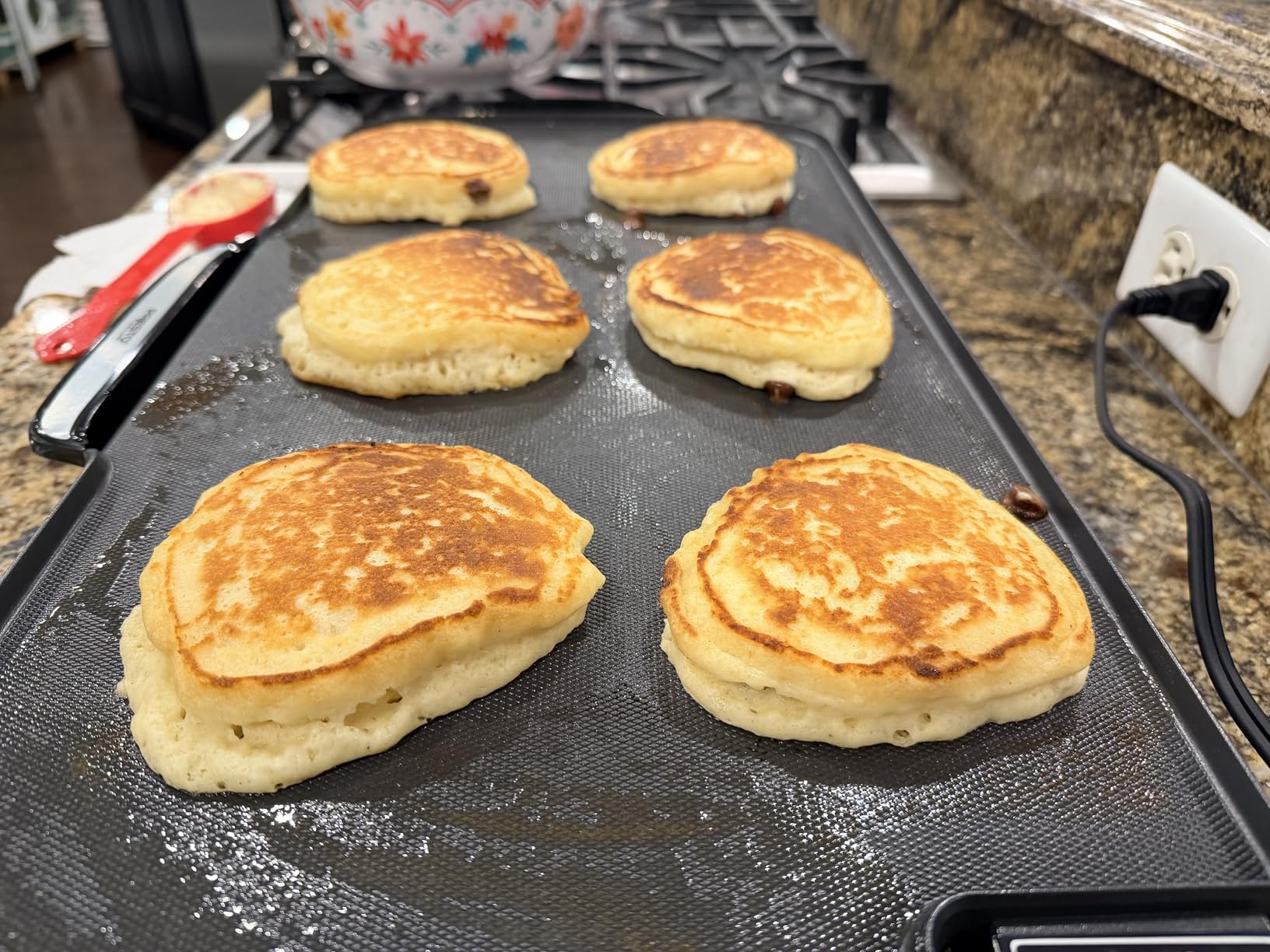Presto 07061 22-Inch Electric Griddle with Removable Handles, Extra-Large Nonstick Ceramic Surface, Black customer photo 1