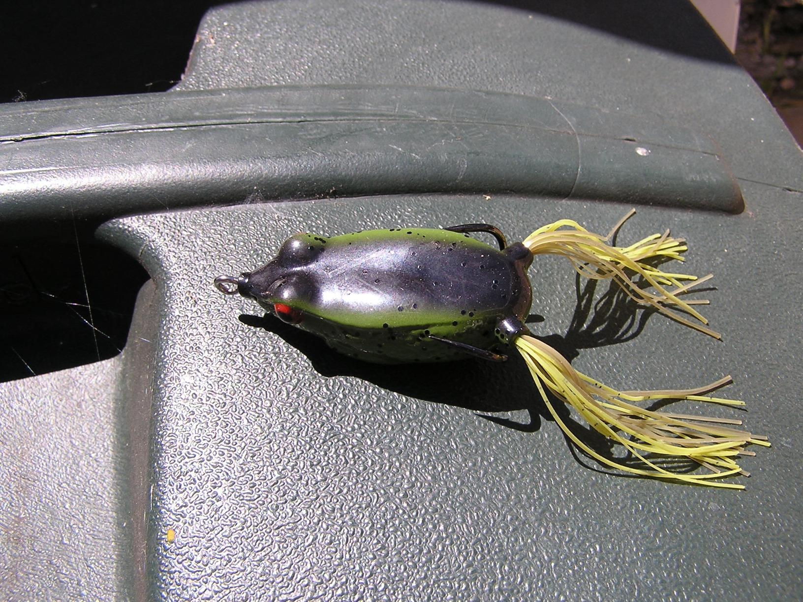 Strike King KVD Sexy Frog 5/8 oz Fishing Lure, Sealed Nose, Free Floating Rattle, Open Water or Heavy Cover customer photo 1