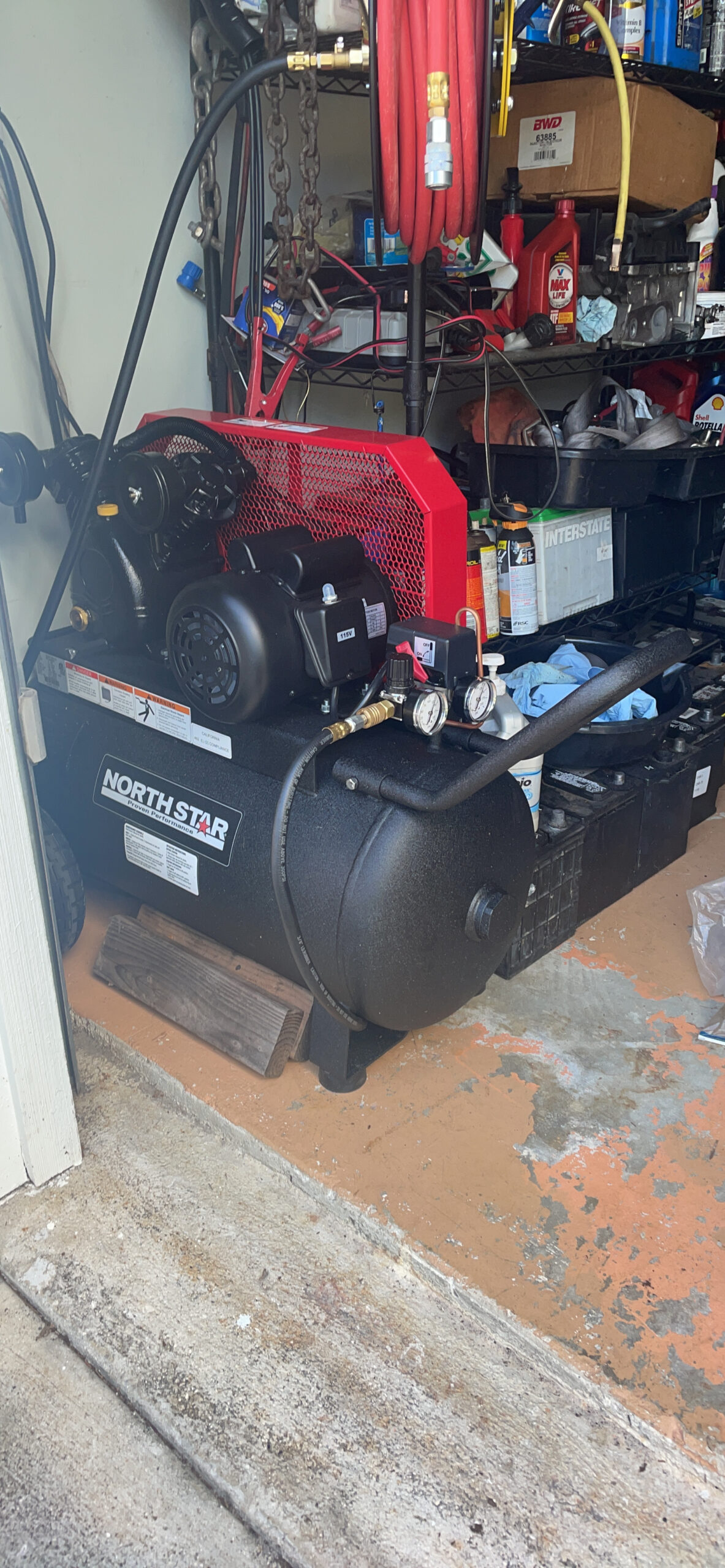 NorthStar Single-Stage Portable Electric Air Compressor - 2 HP, 20-Gallon Horizontal, 5.0 CFM customer photo 1