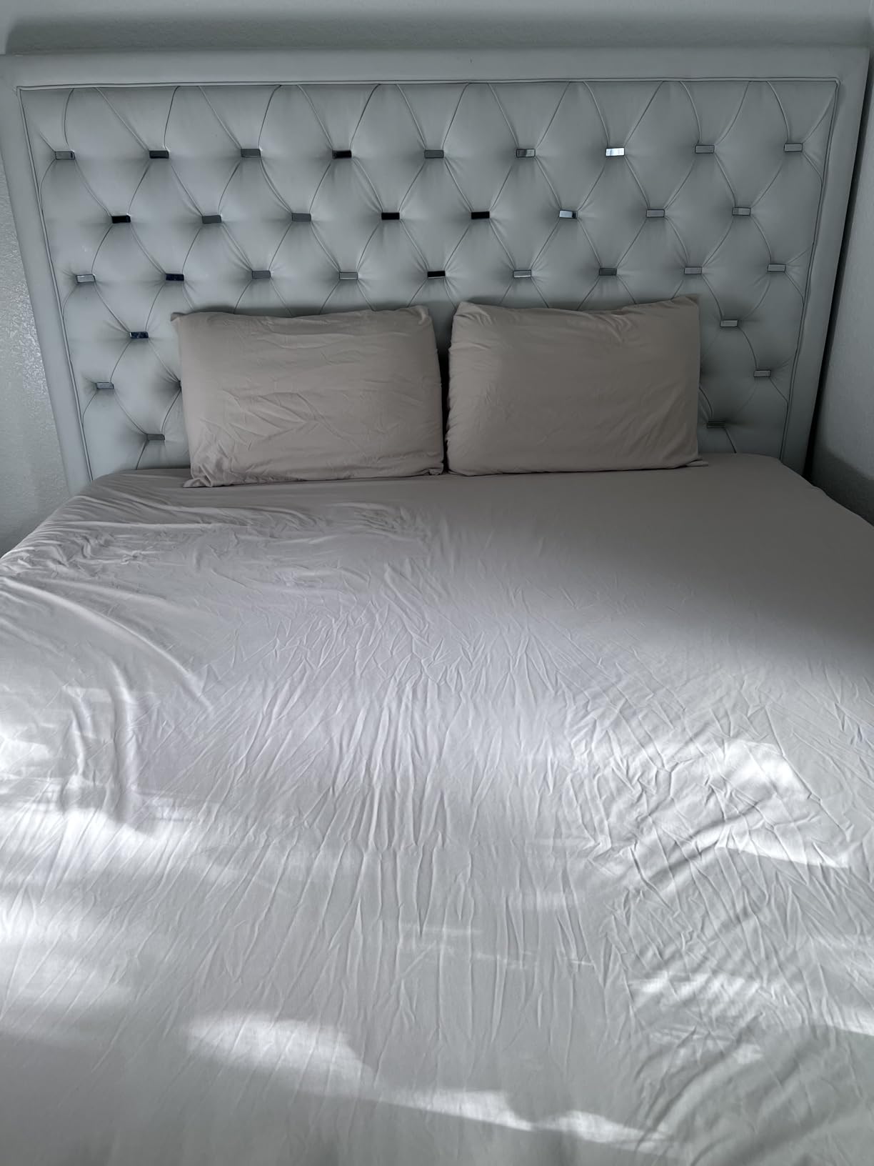 Elegant Comfort Luxury Soft 1500 Premier Egyptian Quality 4-Piece Premium Hotel Quality Wrinkle Resistant Bedding Set, Deep Pocket up to 16inch, King, White customer photo 2