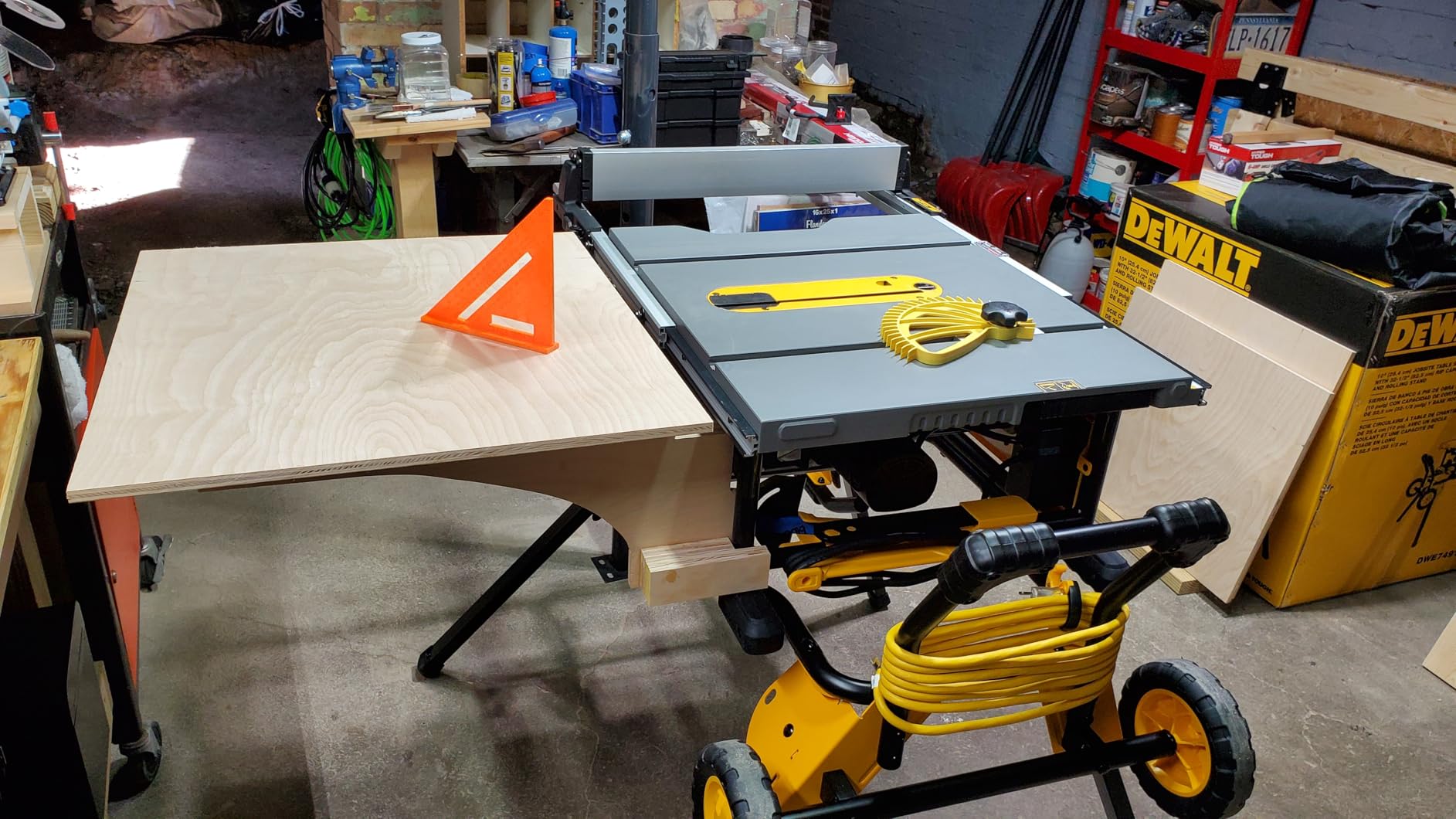 DEWALT DWE7491RS Table Saw 10 Inch with Foldable Rolling Table Saw Stand, 15 Amp, 4800 RPM, 32-1/2-Inch Rip Capacity customer photo 2