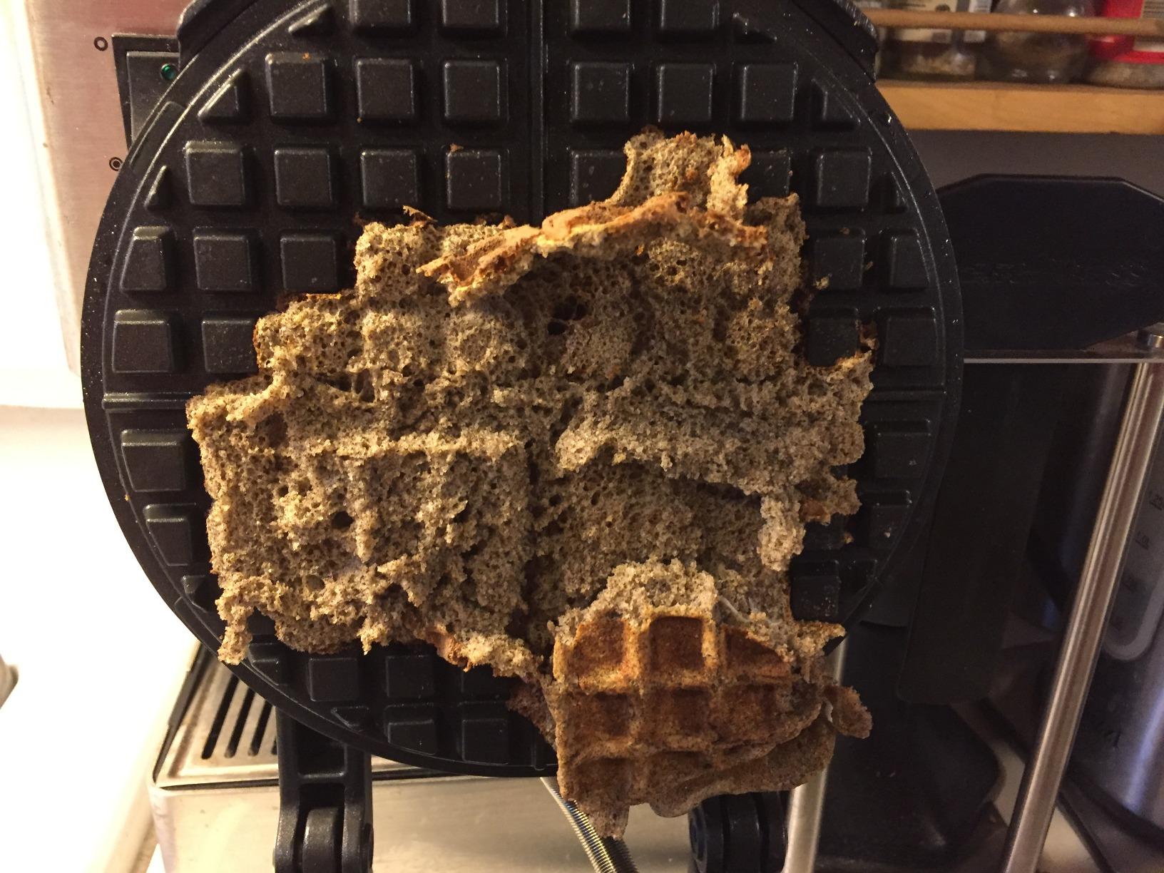 Breville BWM520XL No-Mess Classic Round Waffle Maker, Brushed Stainless Steel customer photo 2