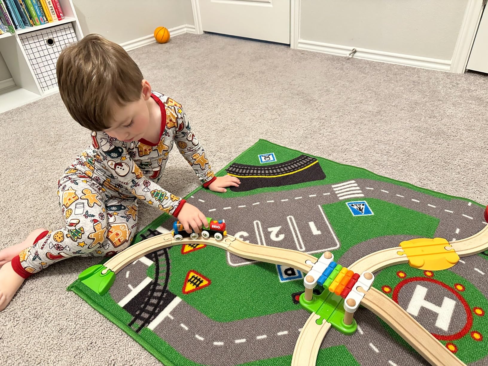 BRIO My First Railway Beginner Pack - 18-Piece FSC-Certified Wood Train Set - Compatible with All BRIO Sets - Includes Rainbow Bridge & Rattle Wagon - Safe Play - Toddlers Ages 18 Months & Older customer photo 1