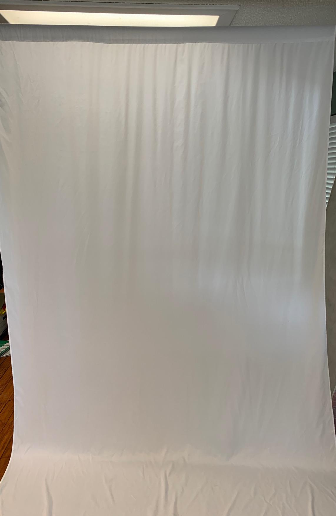 Neewer 6x9 feet/1.8x2.8 meters Photo Studio 100 Percent Pure Polyester Collapsible Backdrop Background for Photography, Video and Television - White customer photo 1