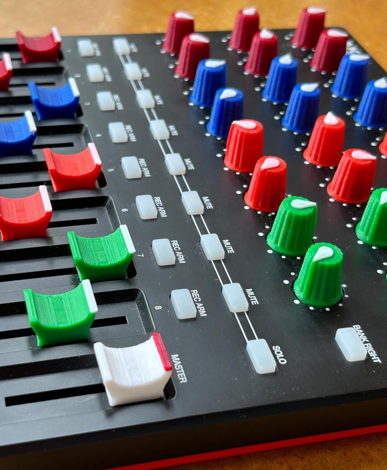 MIDImix - USB MIDI Controller Mixer with Assignable Faders and Master Fader, 24 Knobs and 16 Buttons, 1 to 1 Mapping With Ableton Live customer photo 1