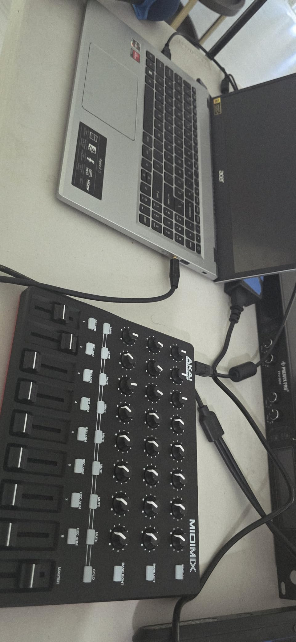MIDImix - USB MIDI Controller Mixer with Assignable Faders and Master Fader, 24 Knobs and 16 Buttons, 1 to 1 Mapping With Ableton Live customer photo 2