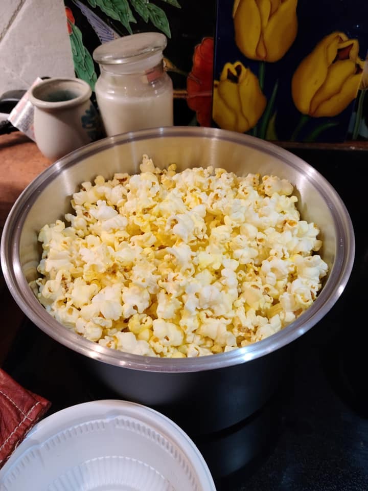 Franklin's Gourmet Popcorn Popper - 6 Quarts Original Stovepop Popcorn Maker - Delicious & Healthy Movie Theater Popcorn - Homemade Popcorn Machine Just Like the Movies customer photo 2