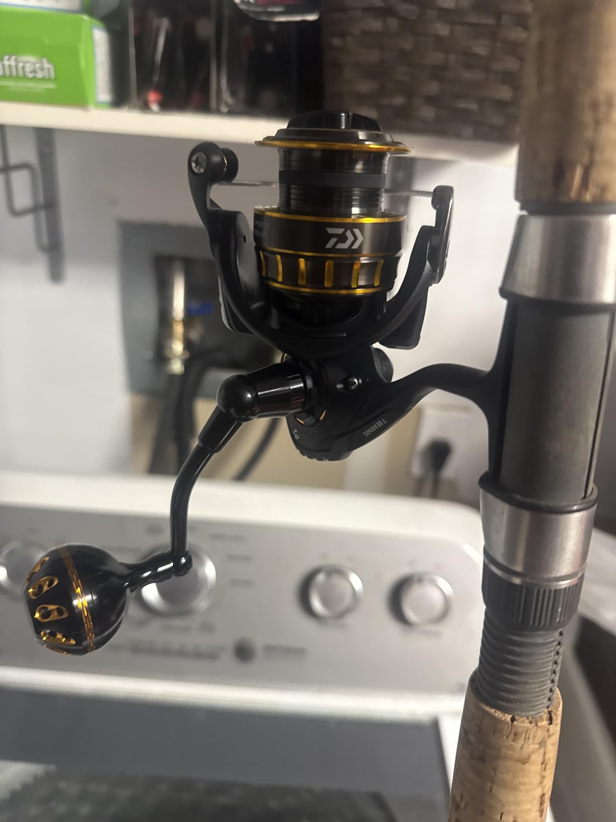 Daiwa BG2500 BG Saltwater Spinning Reel, 2500, 5.6: 1 Gear Ratio, 6+1 Bearings, 33.20