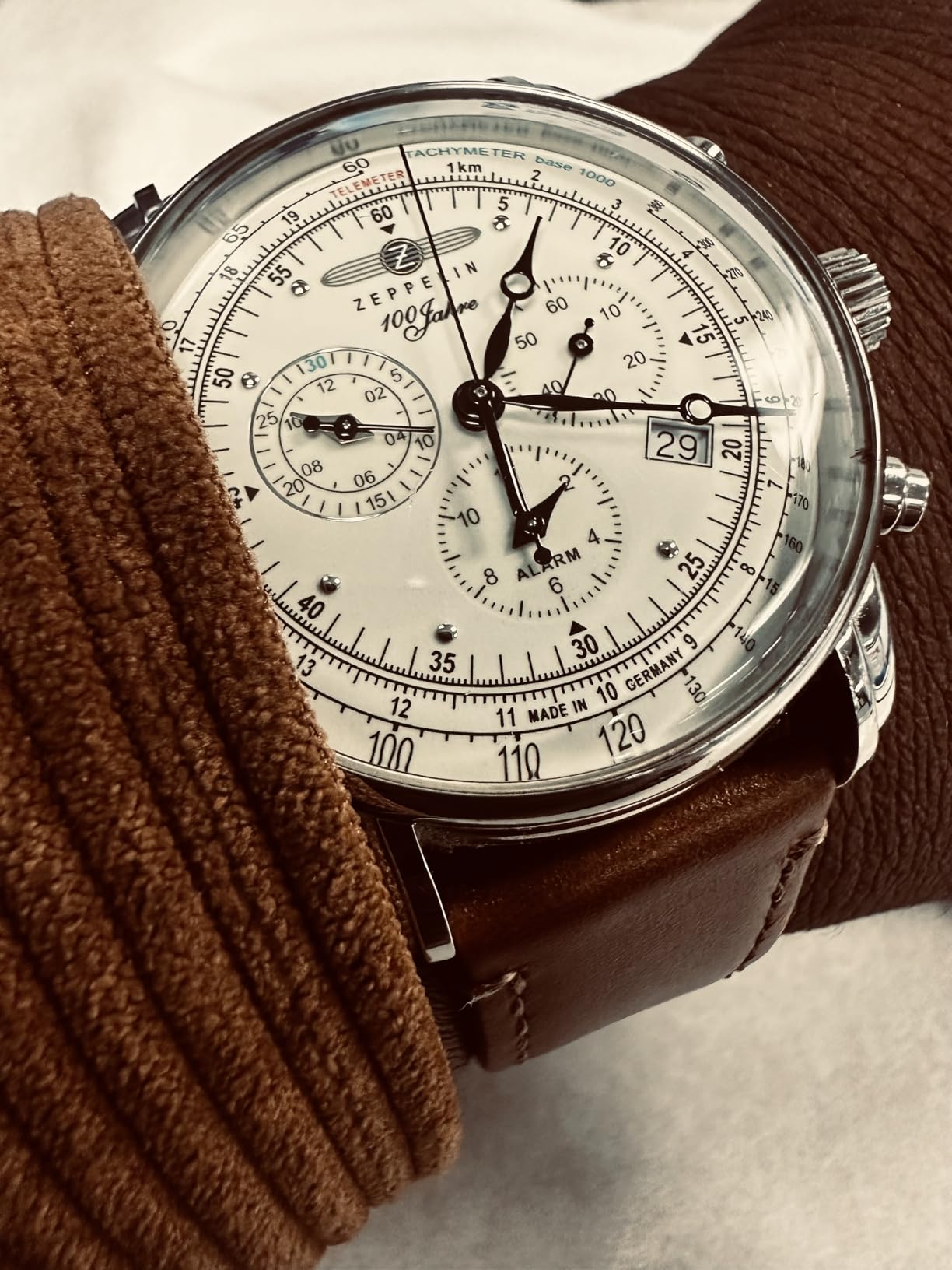 Zeppelin Uhr 100 Jahre Chronograph Alarm Leuchtblatt 8680 customer photo 1