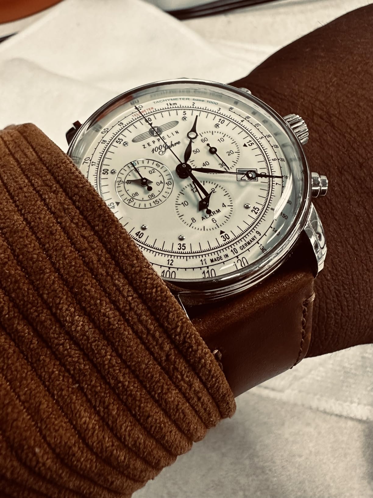Zeppelin Uhr 100 Jahre Chronograph Alarm Leuchtblatt 8680 customer photo 2