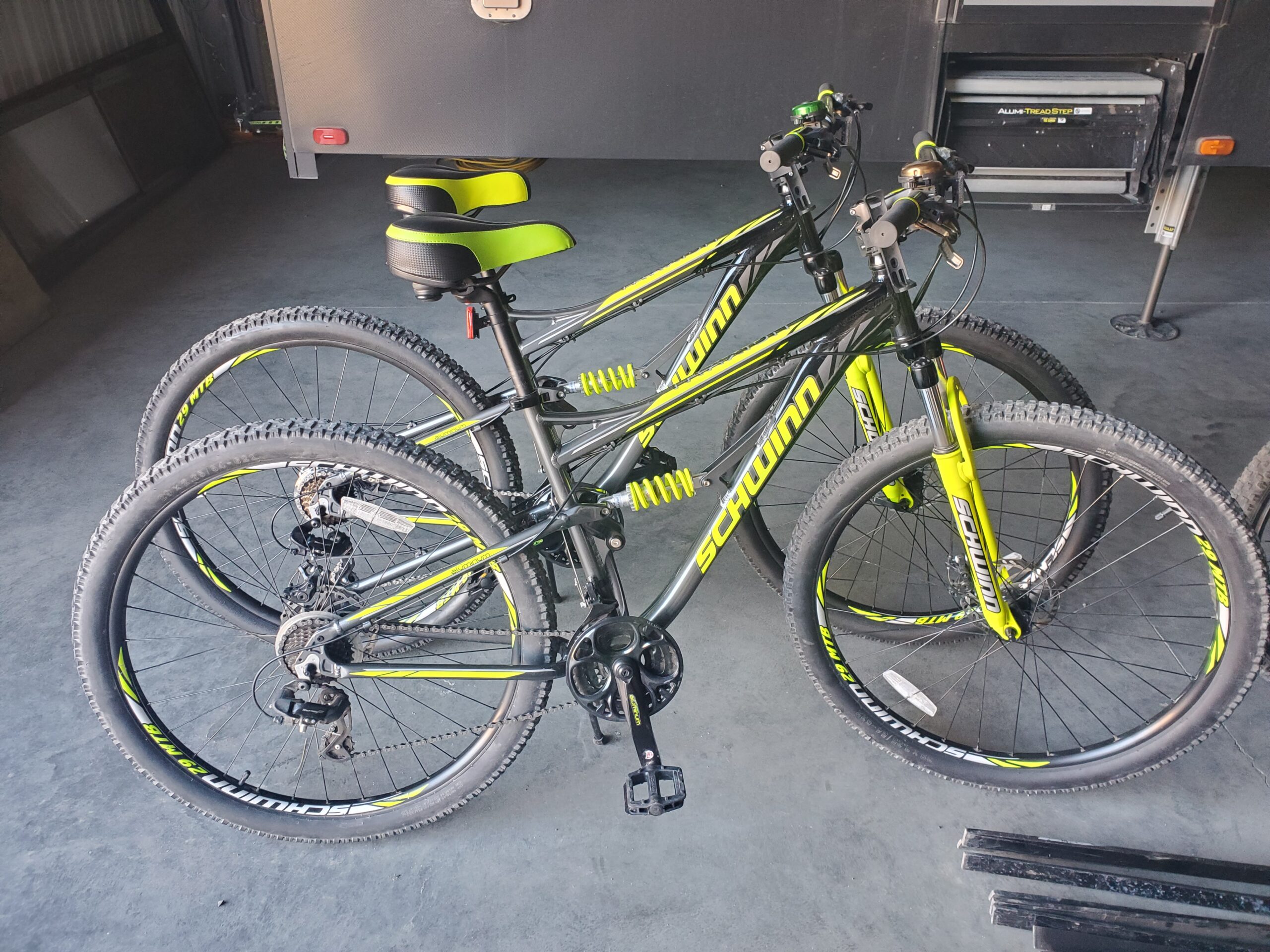 Schwinn Traxion Mountain Bike, 29-Inch Wheels, Full Suspension, 24-Speed Shimano Drivetrain, 18-Inch Aluminum Frame, Mechanical Disc Brake customer photo 1