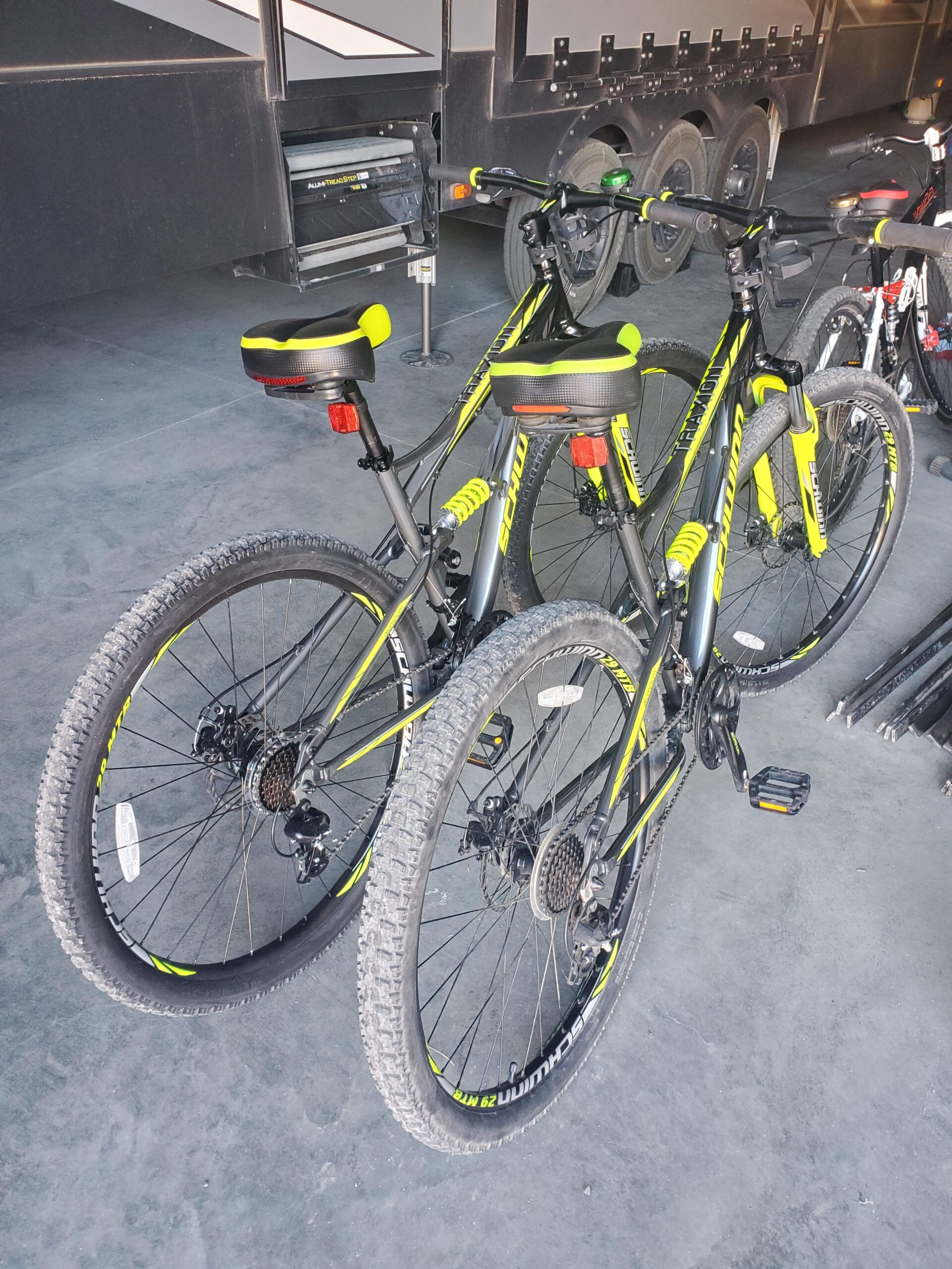 Schwinn Traxion Mountain Bike, 29-Inch Wheels, Full Suspension, 24-Speed Shimano Drivetrain, 18-Inch Aluminum Frame, Mechanical Disc Brake customer photo 2