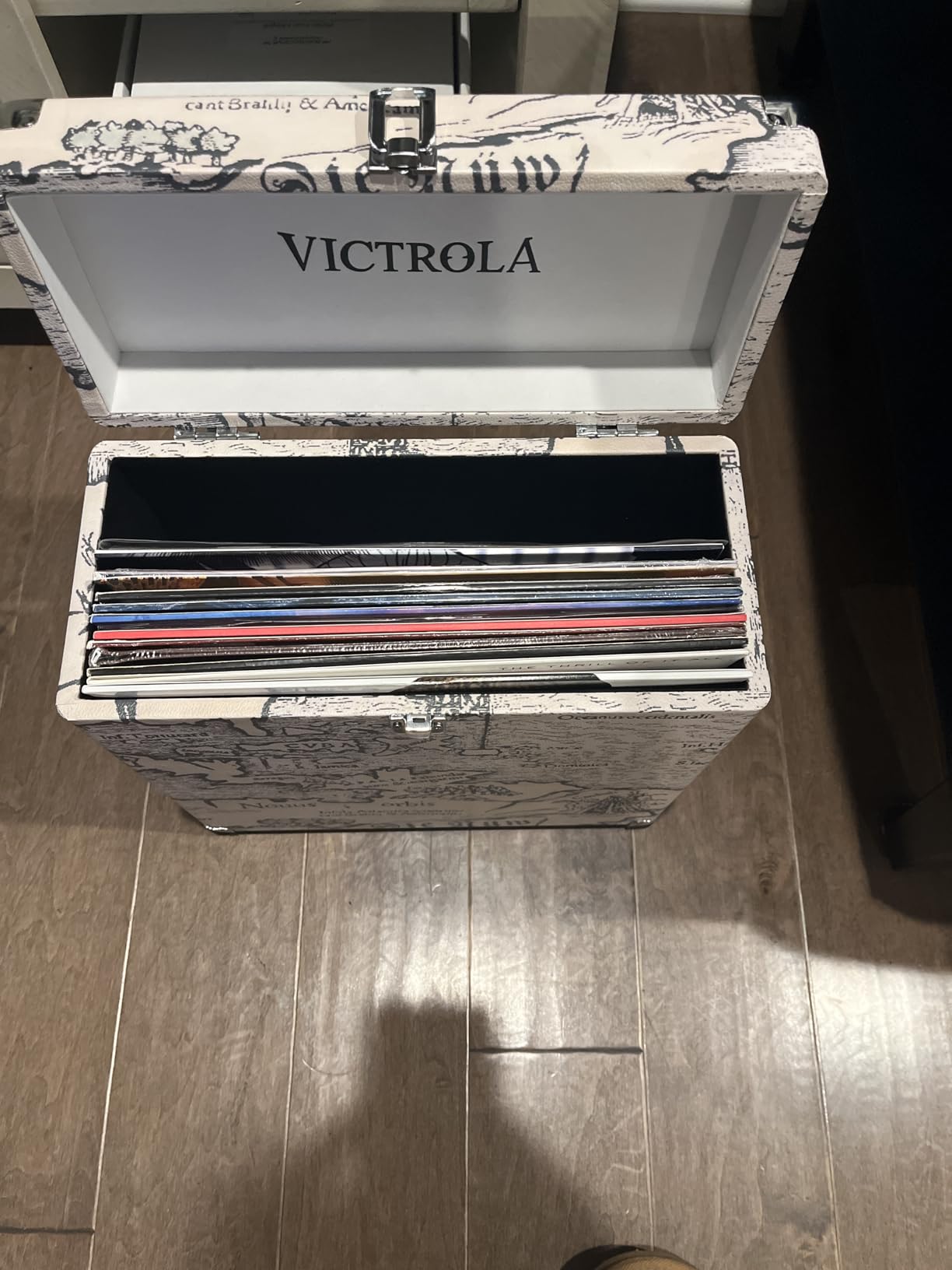 Victrola Collector - Record Storage Case - Holds 30+ Vinyl Turntable Records, Heavy-Duty Hardware, Hinges, & Smart Metal Corners, Portable with Easy-Carry Handle (Black) customer photo 1