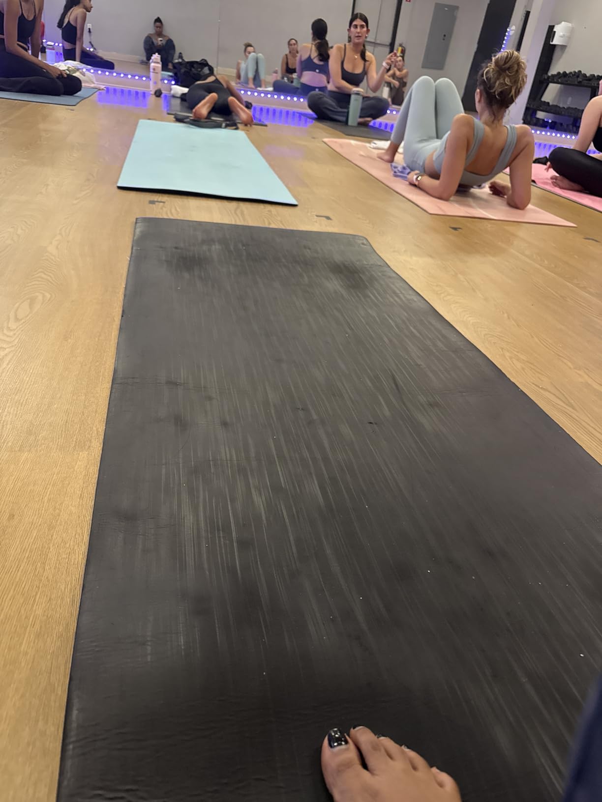 IUGA Pro Yoga Mat Non Slip Pilates Mat Anti-tear Eco Friendly Hot Yoga Mat with SGS Certified Material customer photo 1