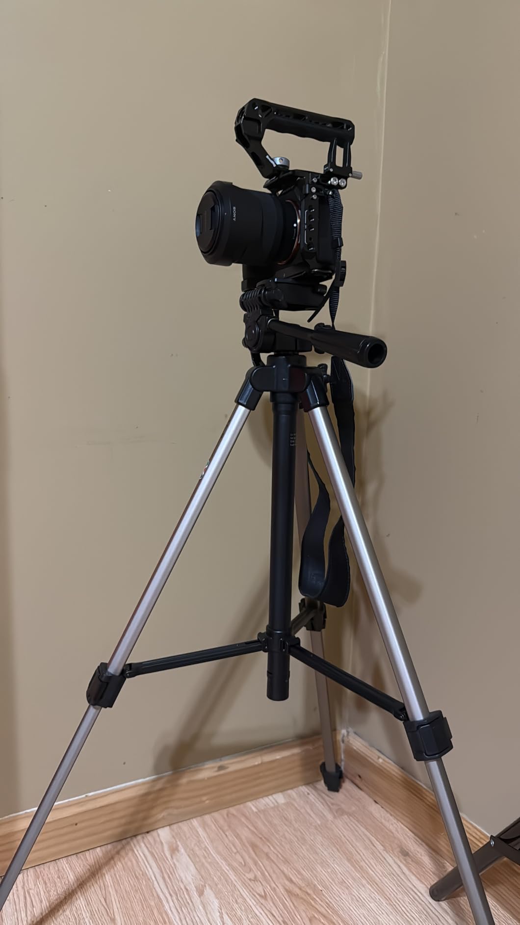 SmallRig A7 III/A7R III Camera Cage Kit for Sony Alpha 7 III/Alpha 7R III, Full Cage with Top Handle for ARRI and Cable Clamp, Built-in Cold Shoe and NATO Rails - 4198 customer photo 2