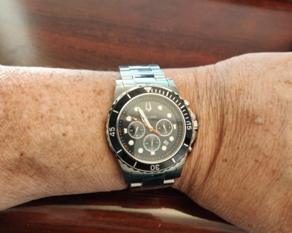 Bulova Men's Classic Sport 6-Hand Chronograph Quartz Watch, Calendar Date, Luminous Hands and Markers, 100M Water Resistant, 44mm Style: 98B326 customer photo 2