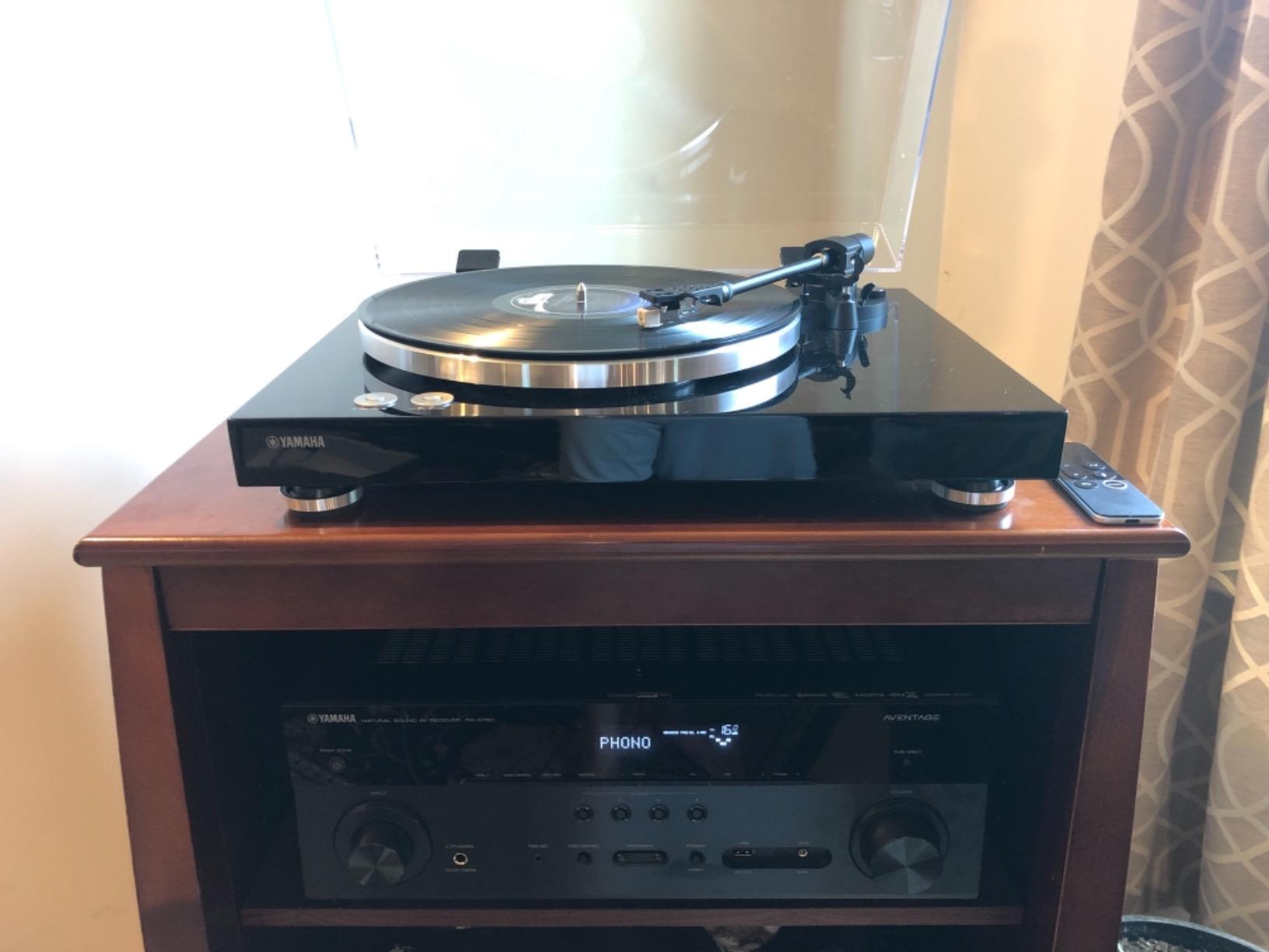 YAMAHA TT-S303 Hi-Fi Vinyl Belt Drive Turntable - Piano Black customer photo 2