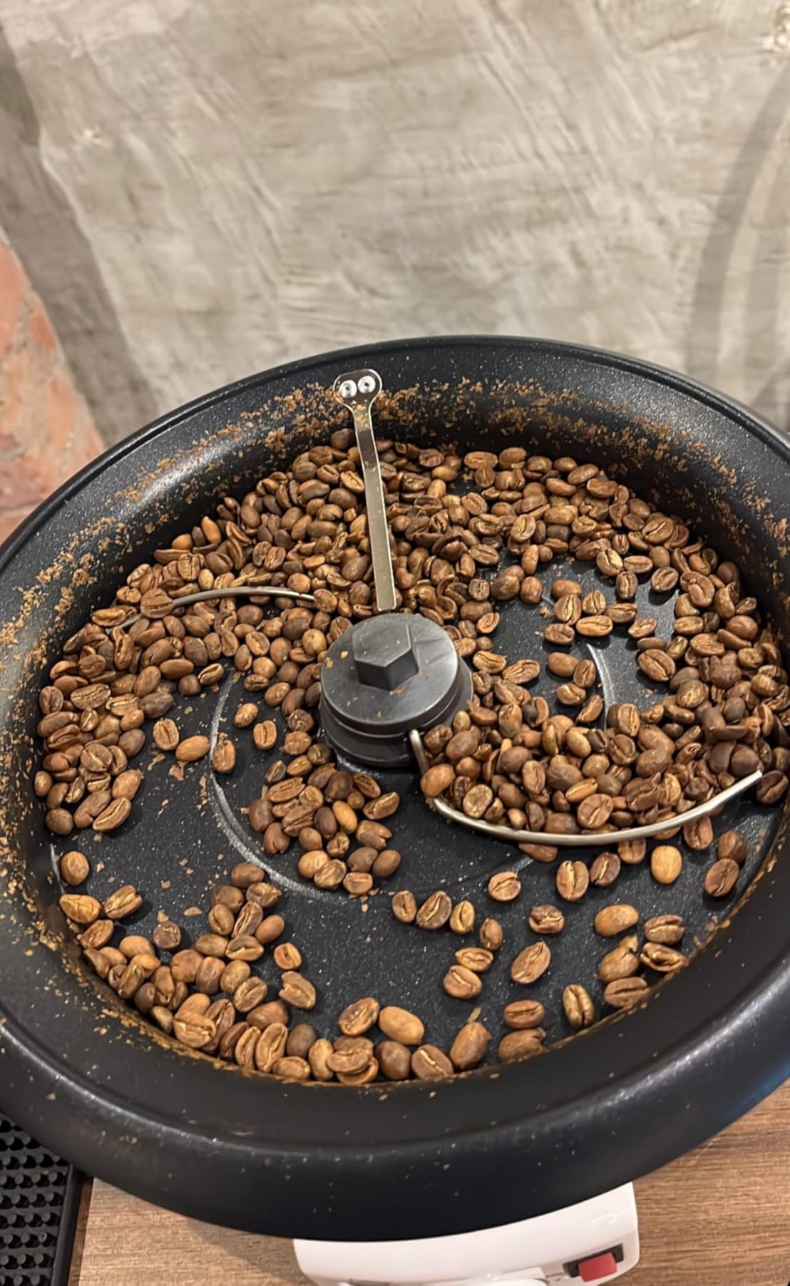 JIAWANSHUN Electric Coffee Bean Roaster for Home Use 1.1lb Capacity Temperature Control (0-240C), Non-Stick, Perfect for Beginner Roasting, 1200W, 110V customer photo 2