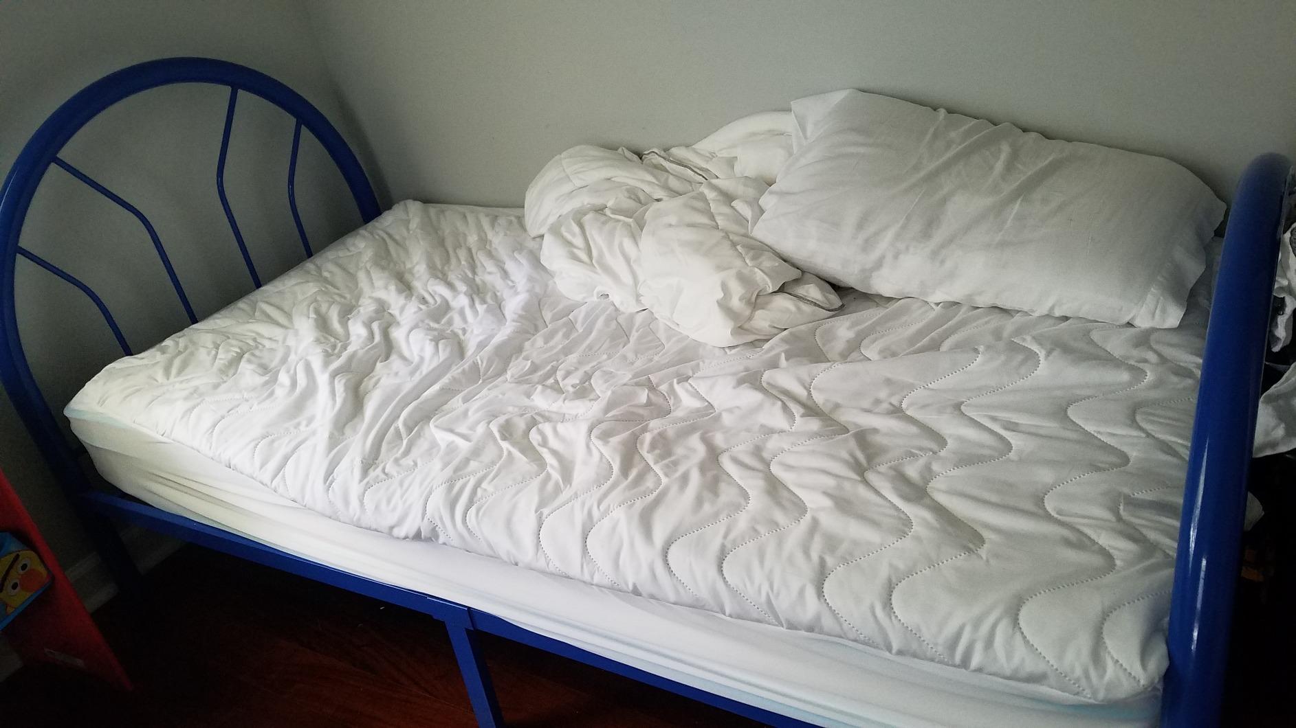 Linenspa 10 Inch Memory Foam and Spring Hybrid Mattress - Medium Feel - Bed in a Box - Quality Comfort and Adaptive Support - Breathable - Cooling - Perfect for a Guest Bedroom - Queen Size customer photo 2
